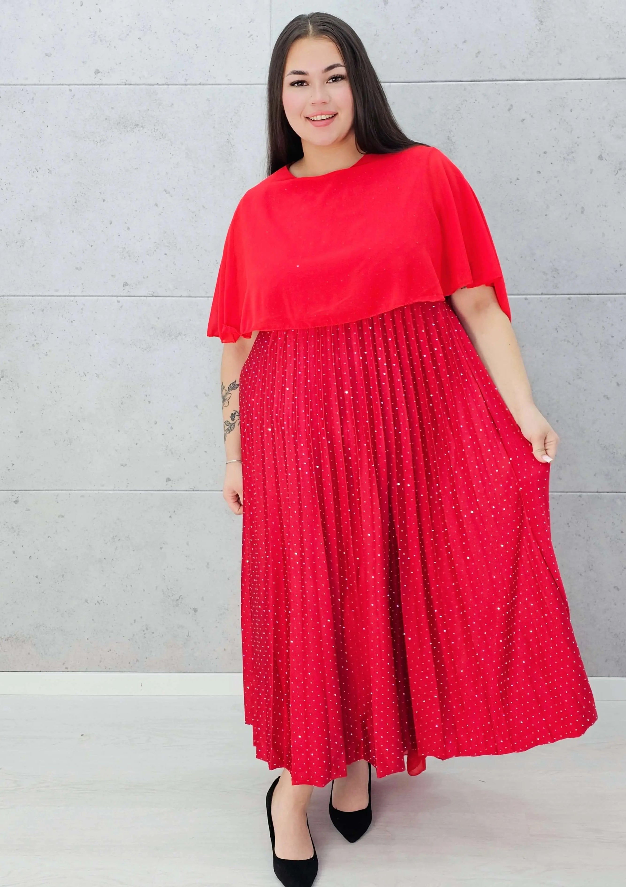 Sukienka z peleryną i plisowanym dołem Stylowa XL