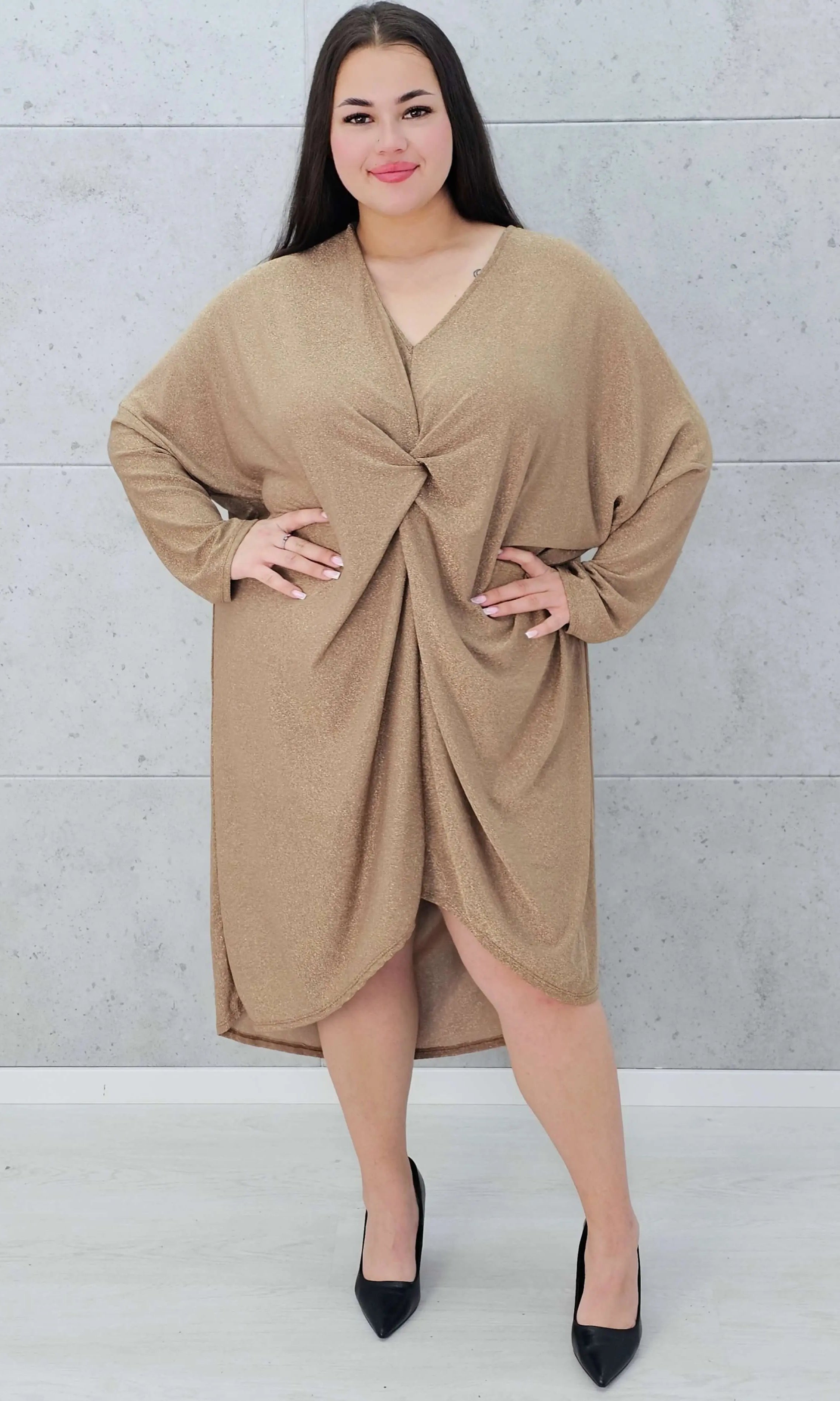 Sukienka z połyskiem i węzłem Stylowa XL