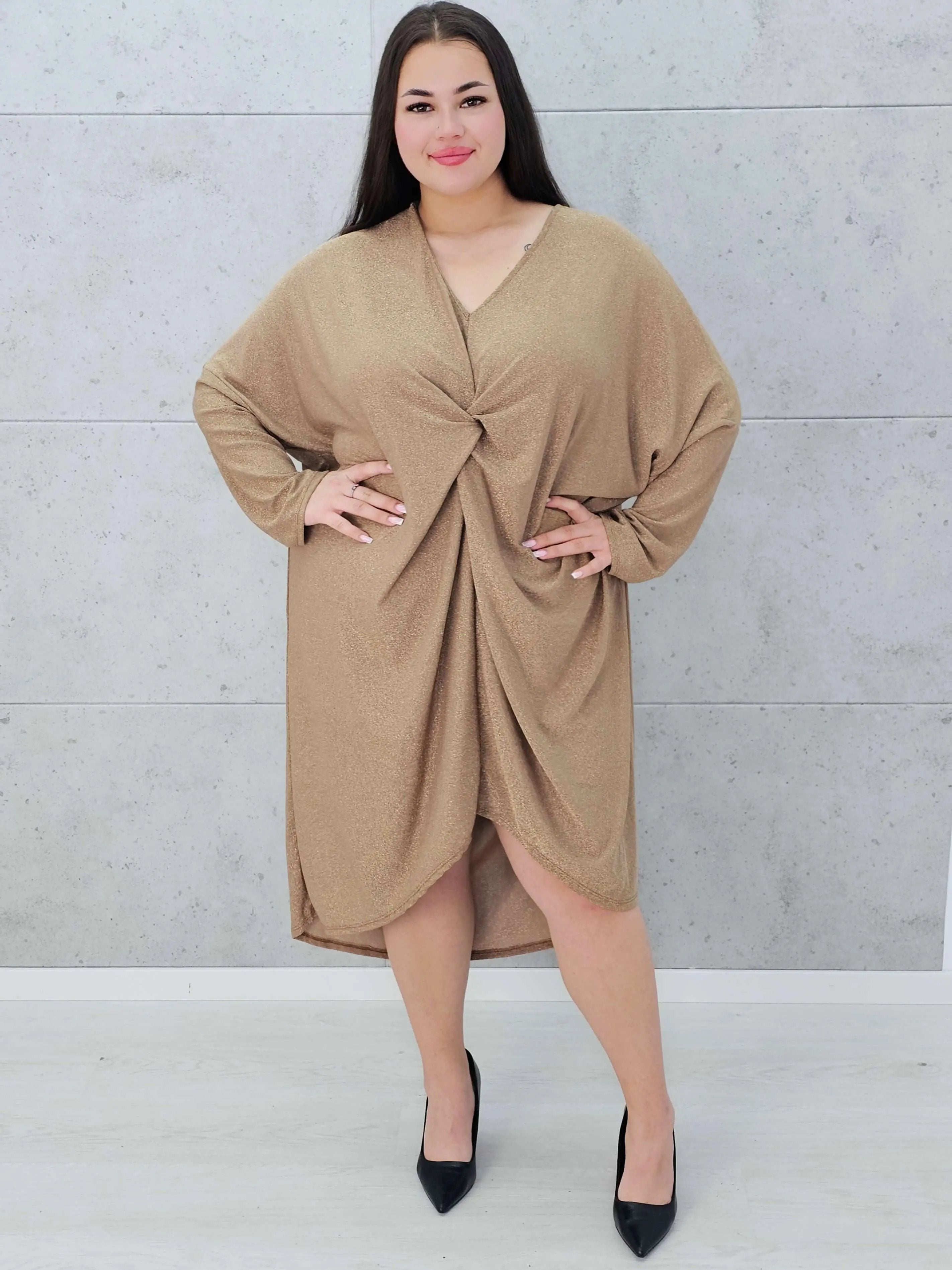 Sukienka z połyskiem i węzłem Stylowa XL