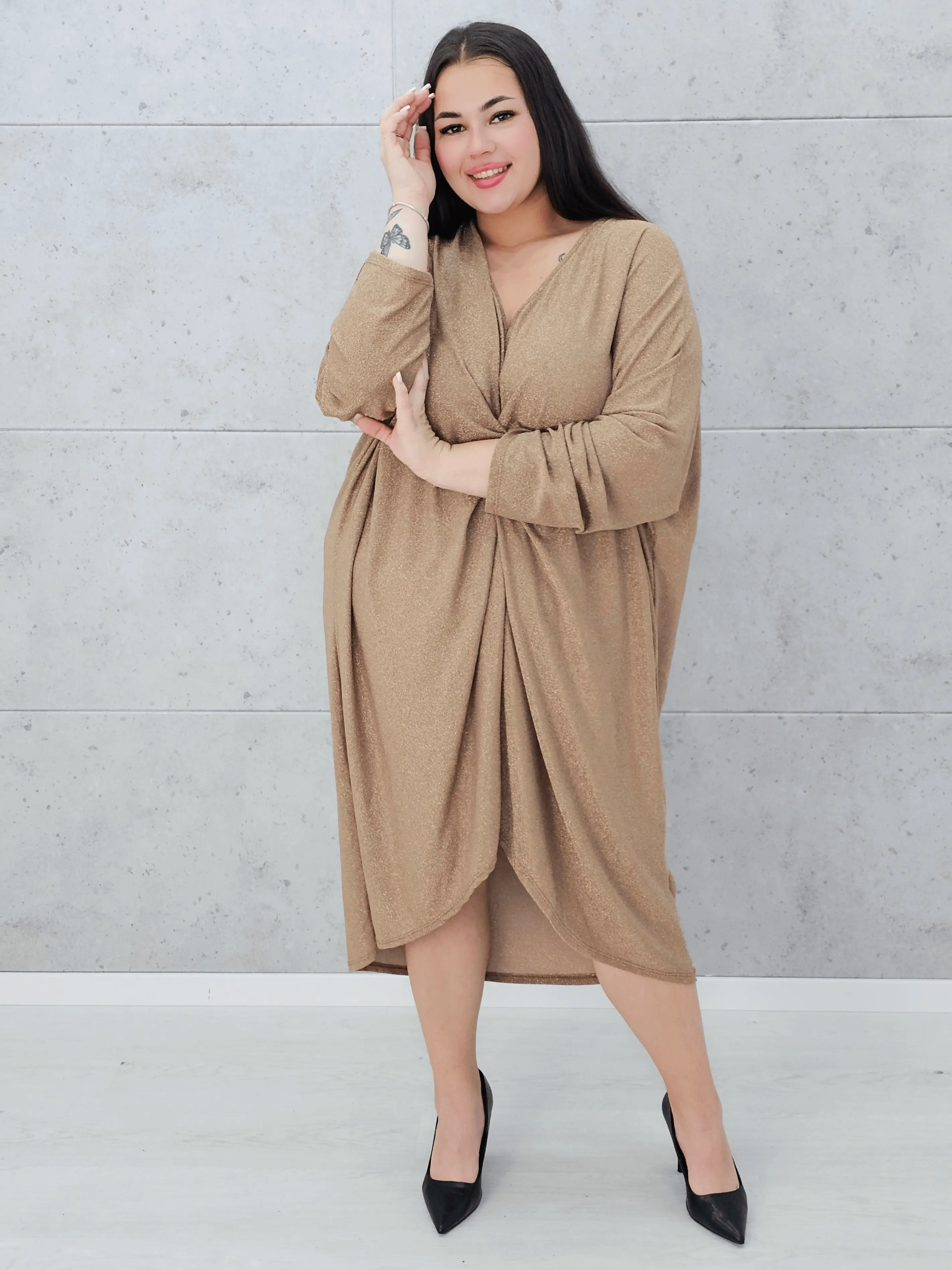 Sukienka z połyskiem i węzłem Stylowa XL