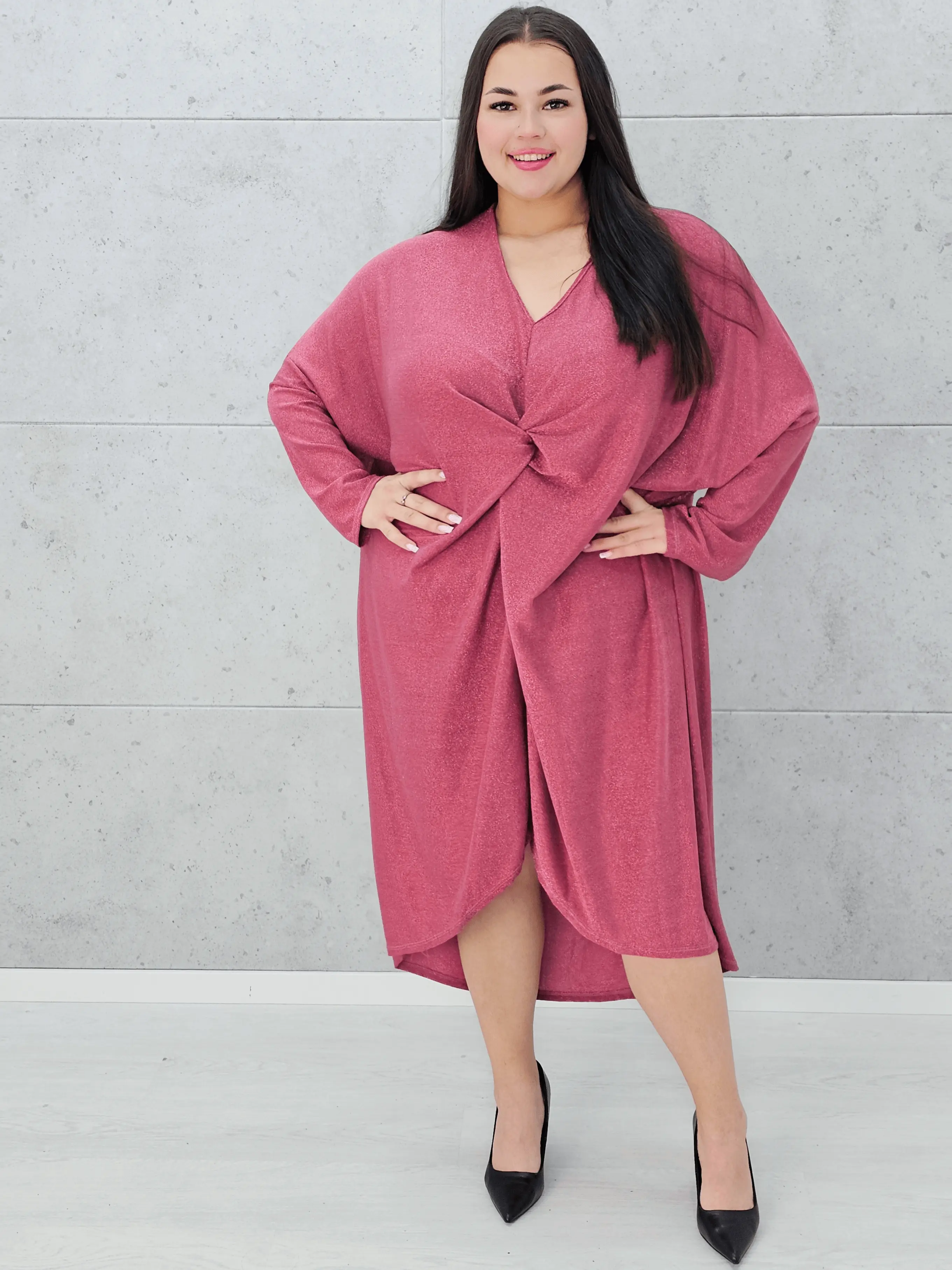 Sukienka z połyskiem i węzłem Stylowa XL