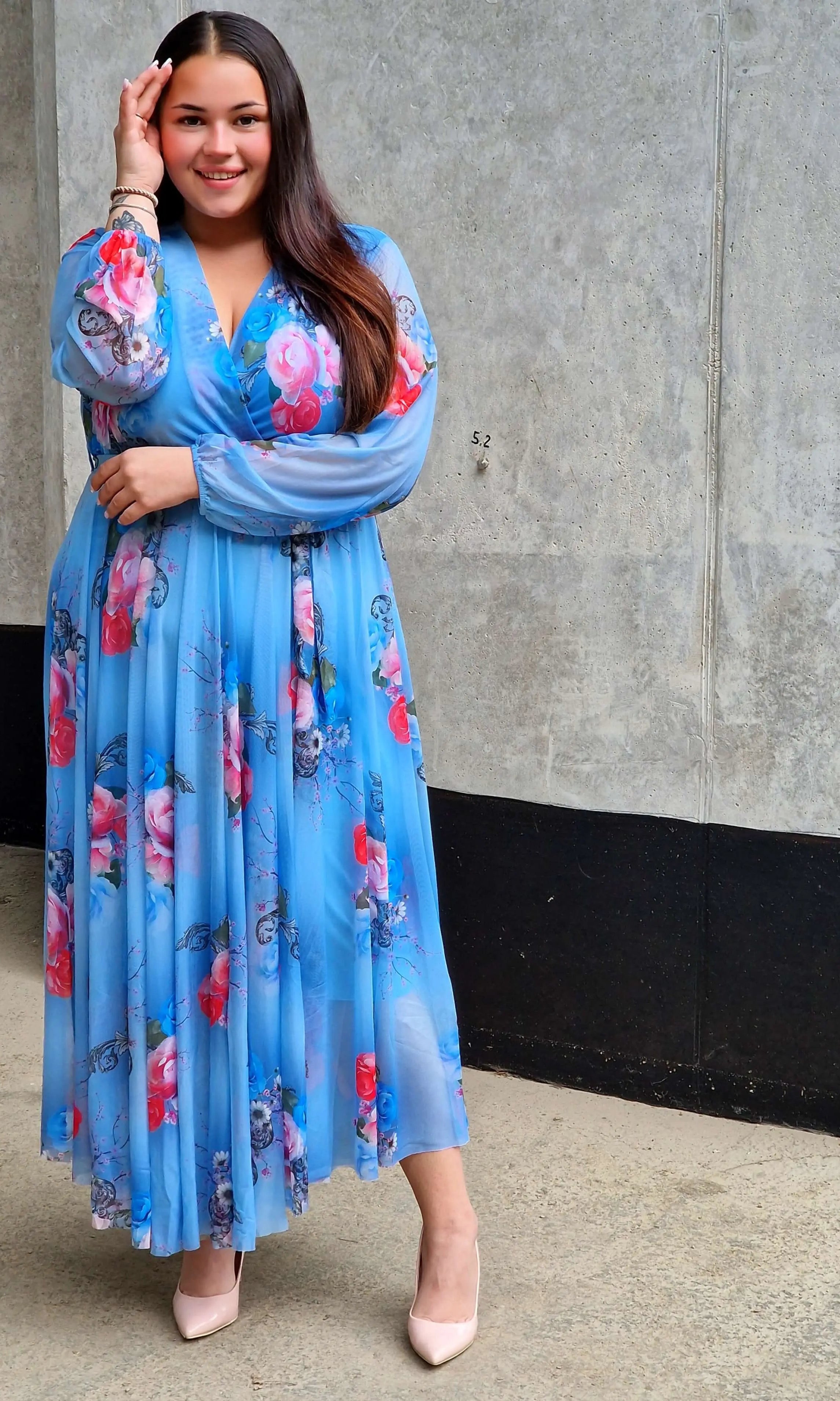 Sukienka z siateczkowym wykończeniem - trzy kolory Stylowa XL