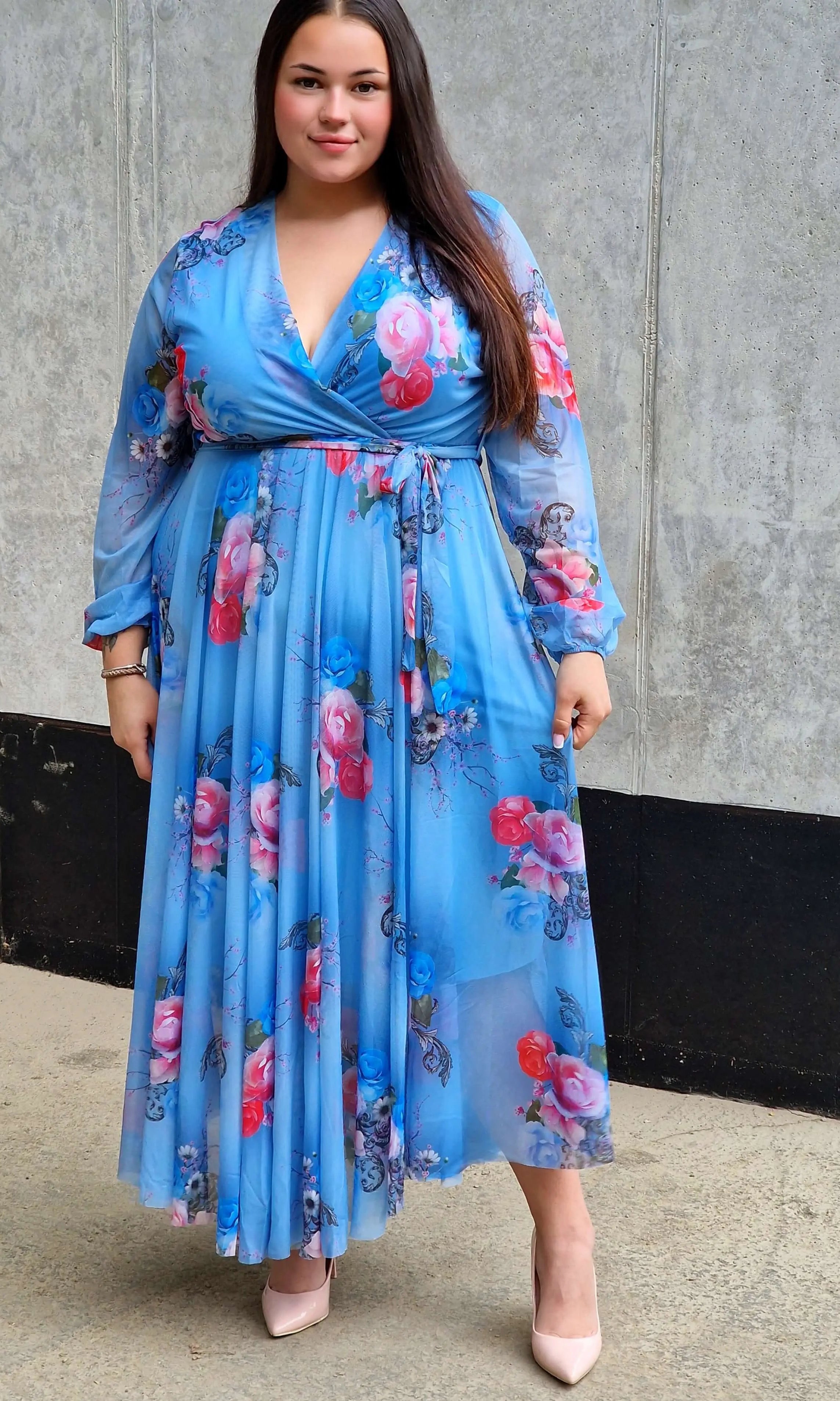 Sukienka z siateczkowym wykończeniem - trzy kolory Stylowa XL