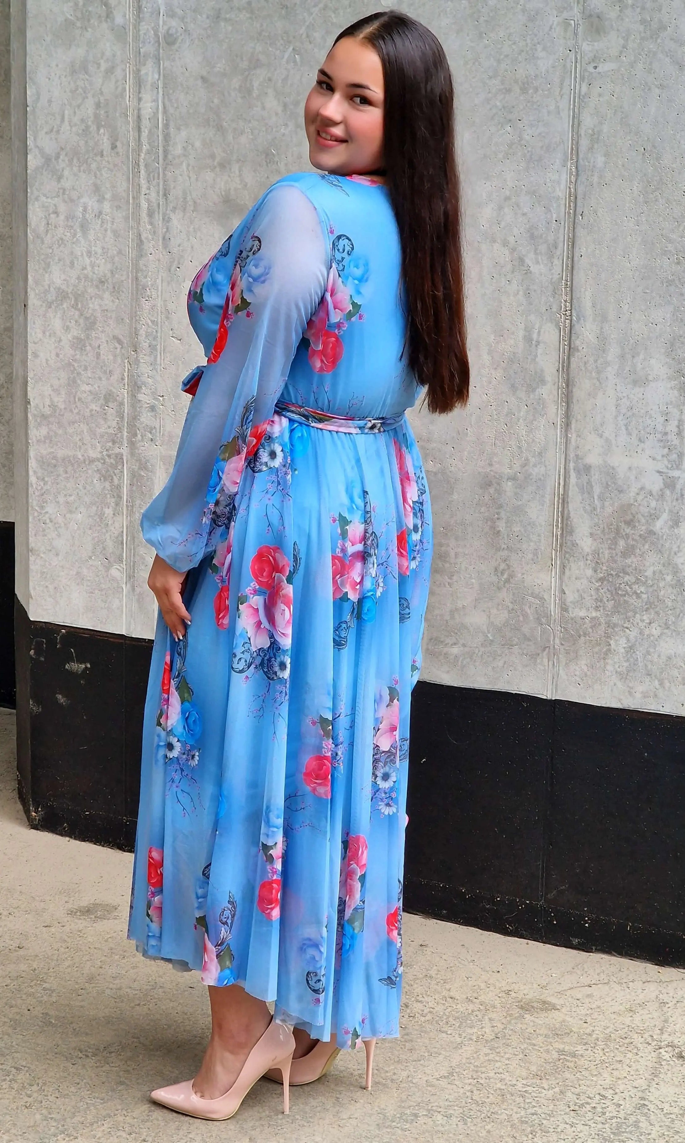 Sukienka z siateczkowym wykończeniem - trzy kolory Stylowa XL