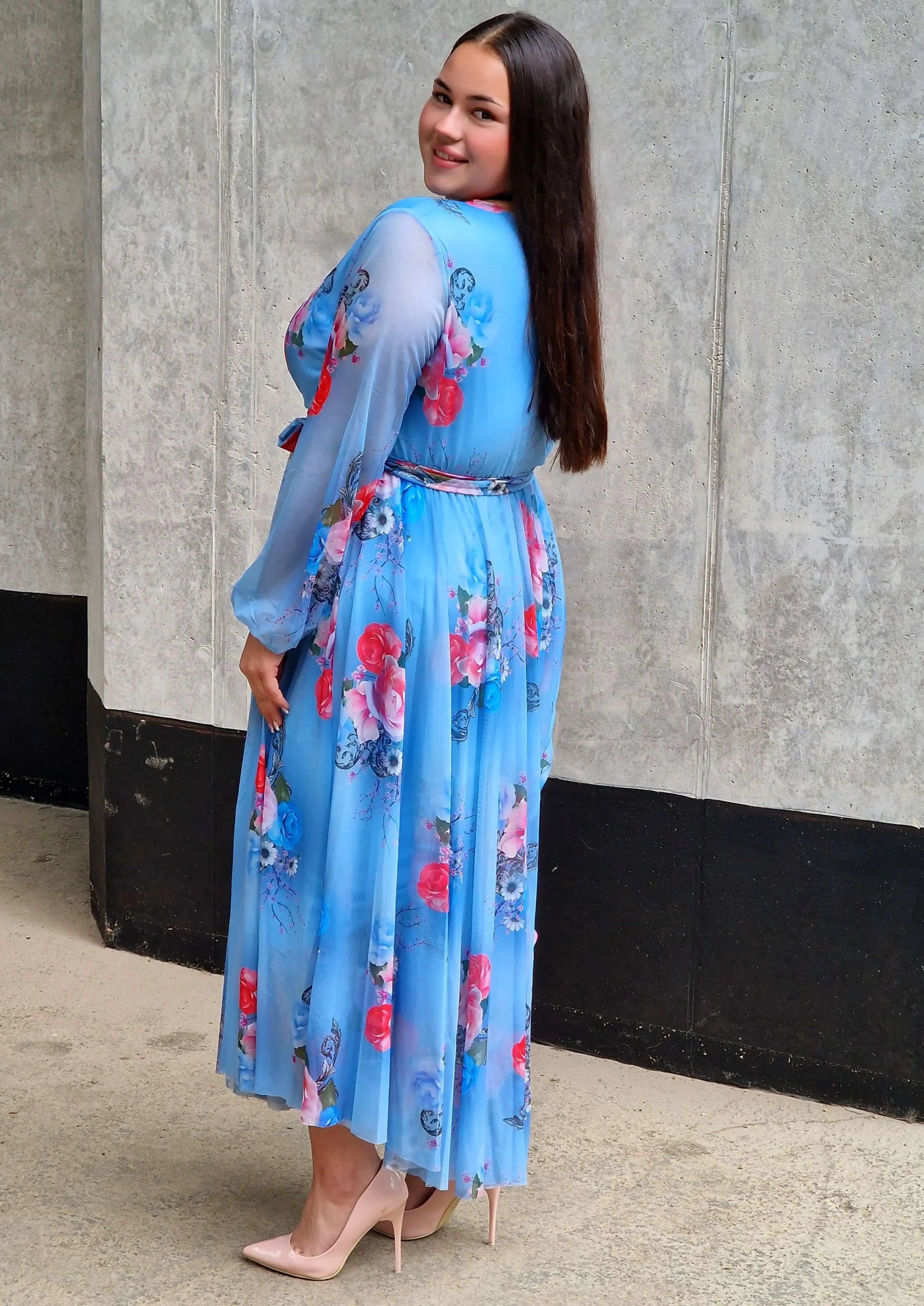 Sukienka z siateczkowym wykończeniem - trzy kolory Stylowa XL