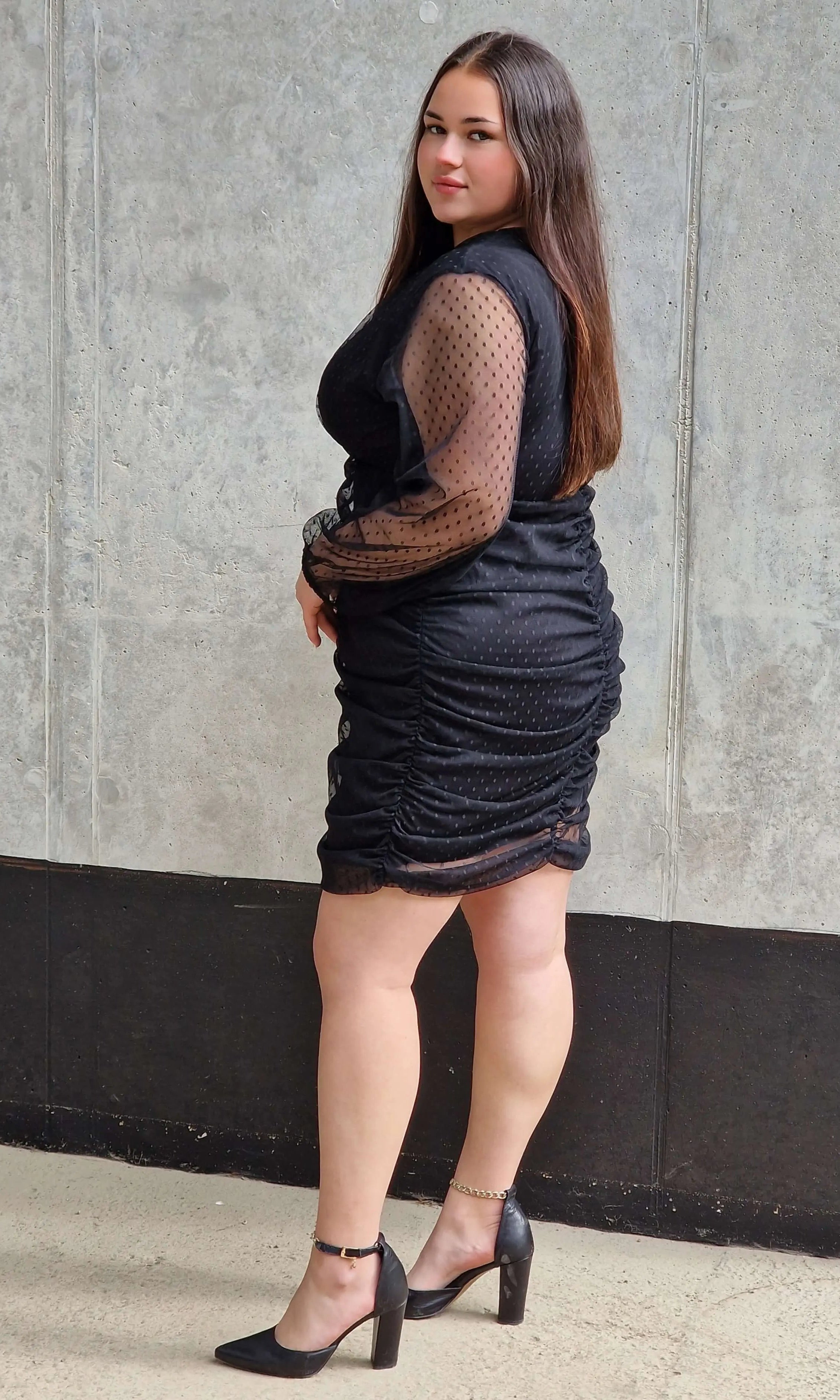 Sukienka z tiulem i drapowaniem Stylowa XL