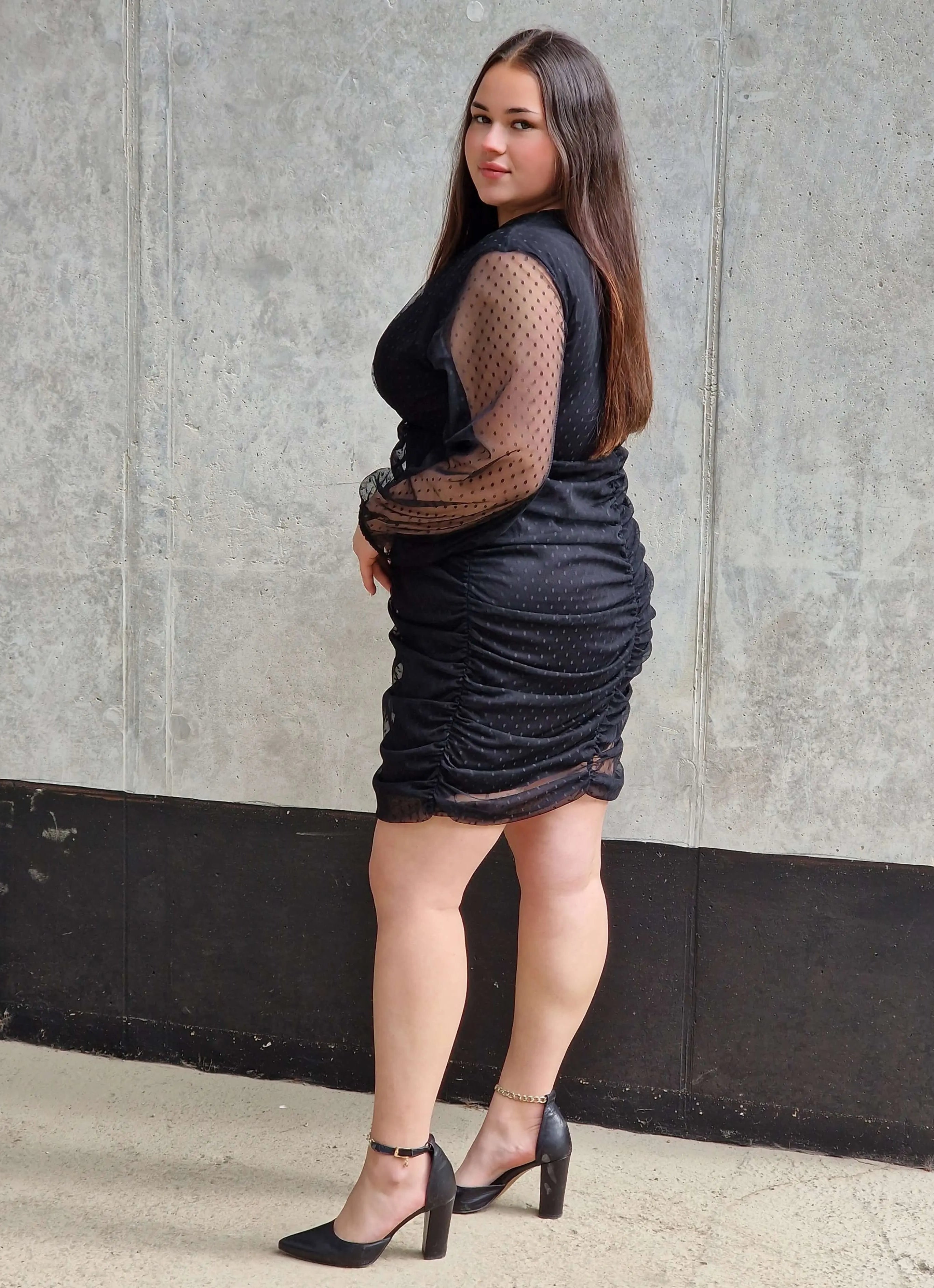 Sukienka z tiulem i drapowaniem Stylowa XL