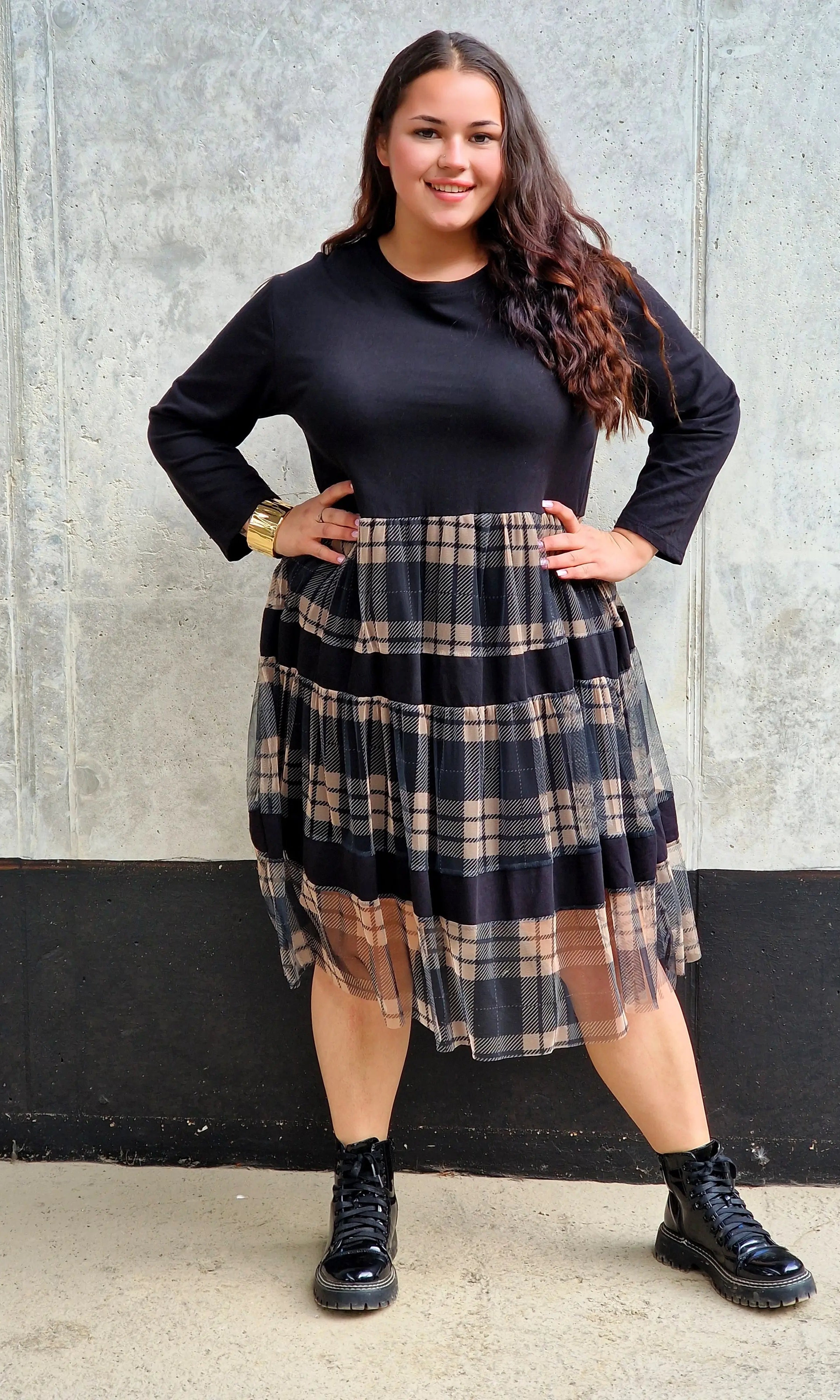 Sukienka z tiulową kratką Stylowa XL