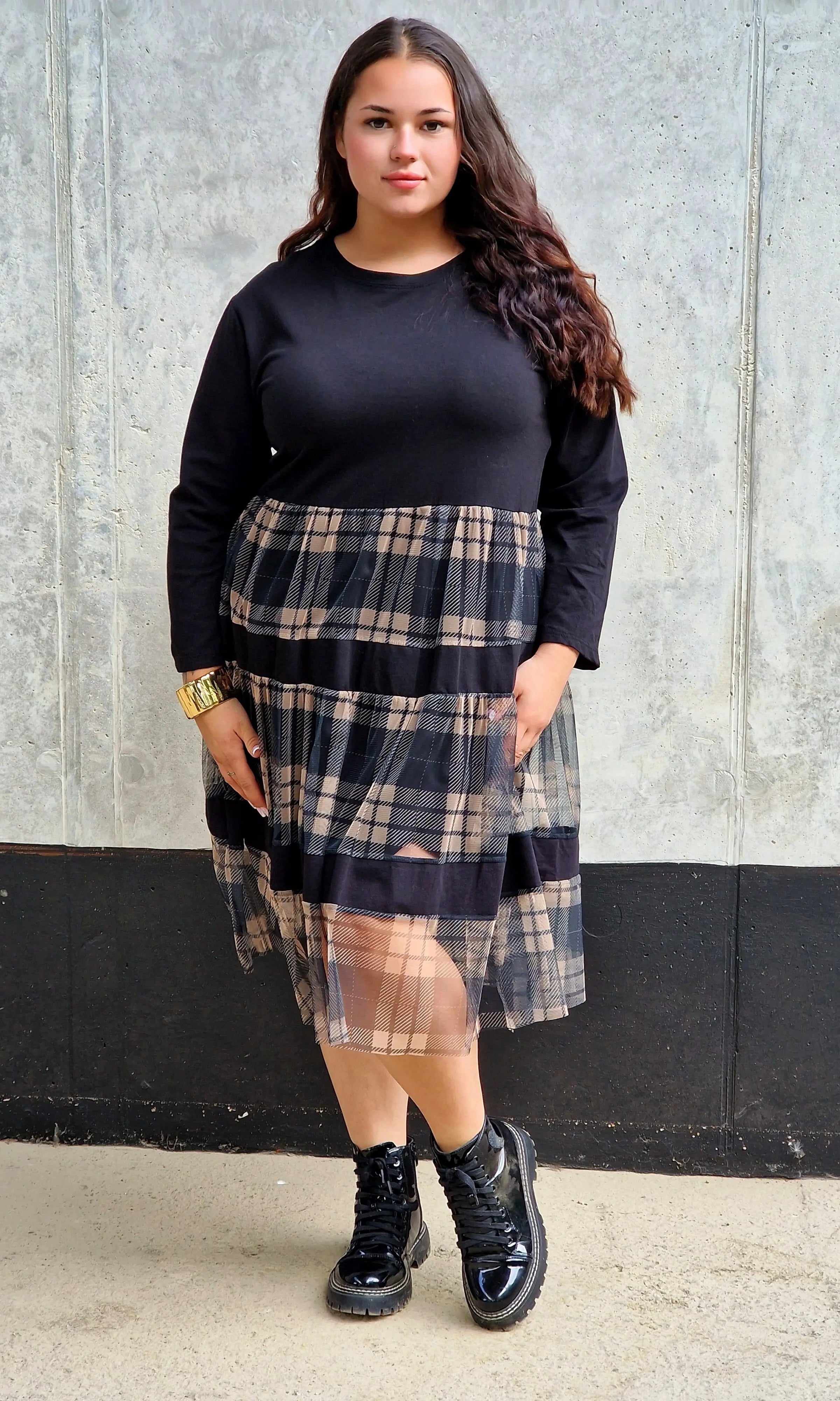 Sukienka z tiulową kratką Stylowa XL