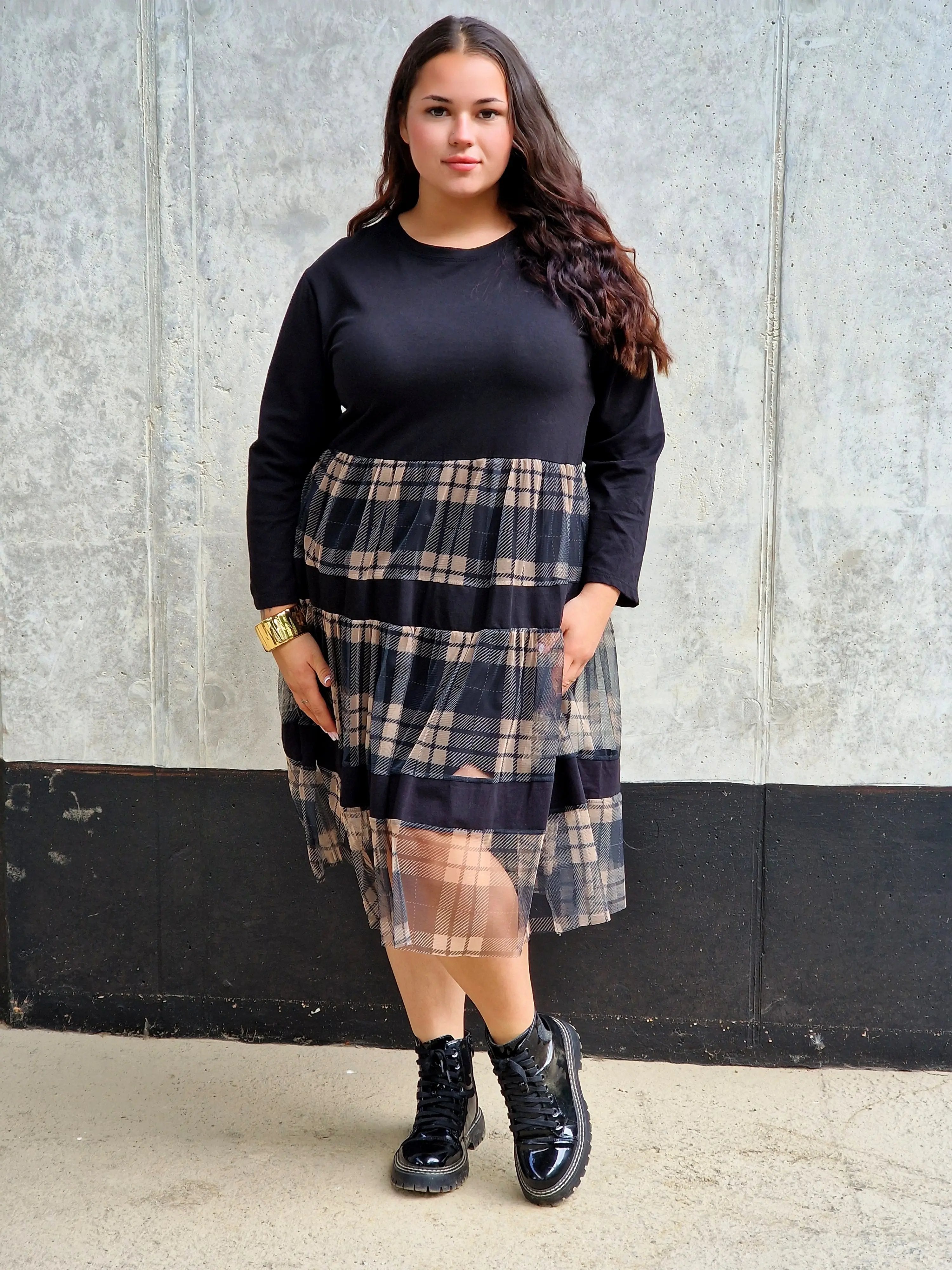 Sukienka z tiulową kratką Stylowa XL