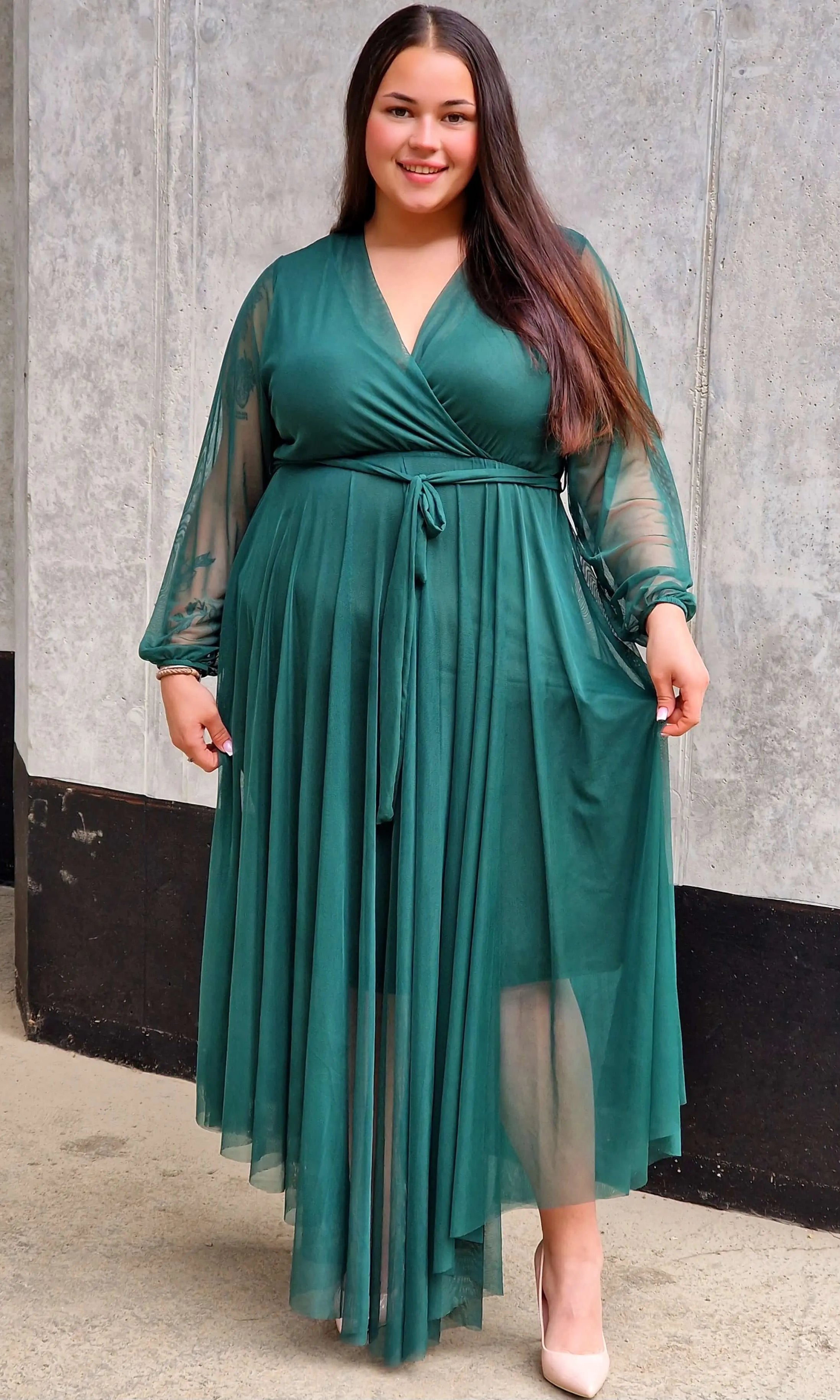 Sukienka z tiulową warstwą – lekkość, która robi efekt WOW! Stylowa XL