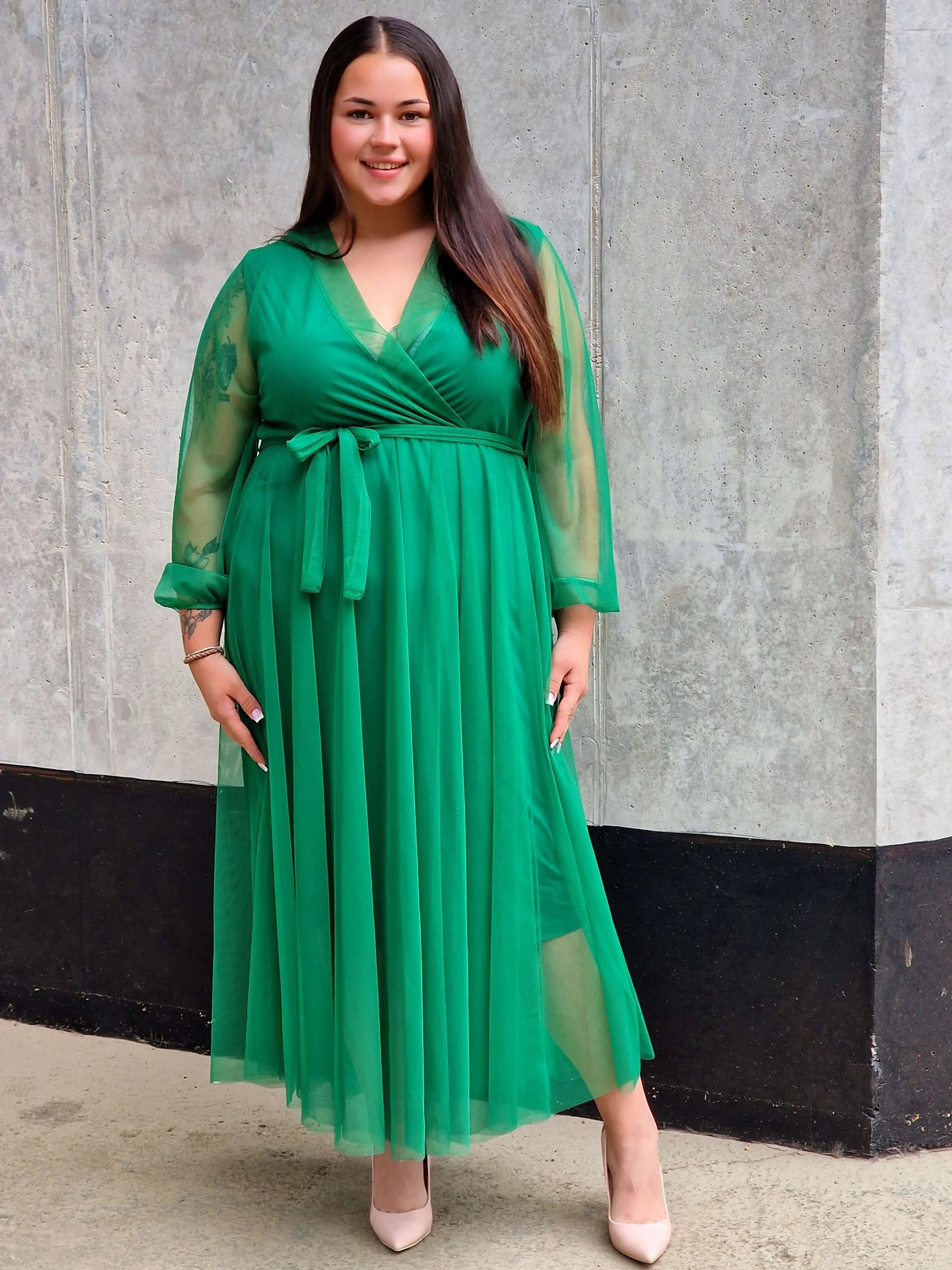 Sukienka z tiulową warstwą – lekkość, która robi efekt WOW! Stylowa XL