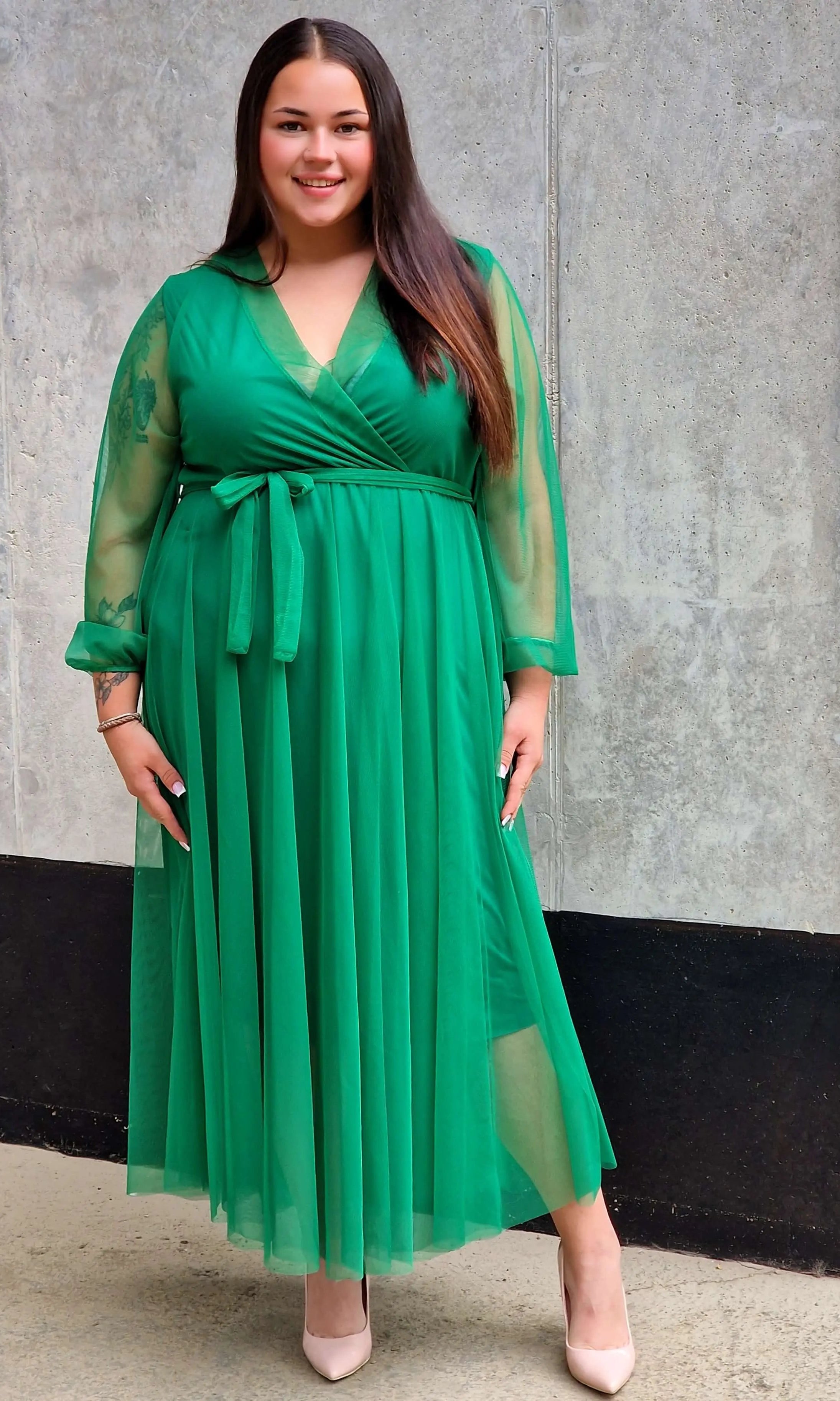 Sukienka z tiulową warstwą – lekkość, która robi efekt WOW! Stylowa XL