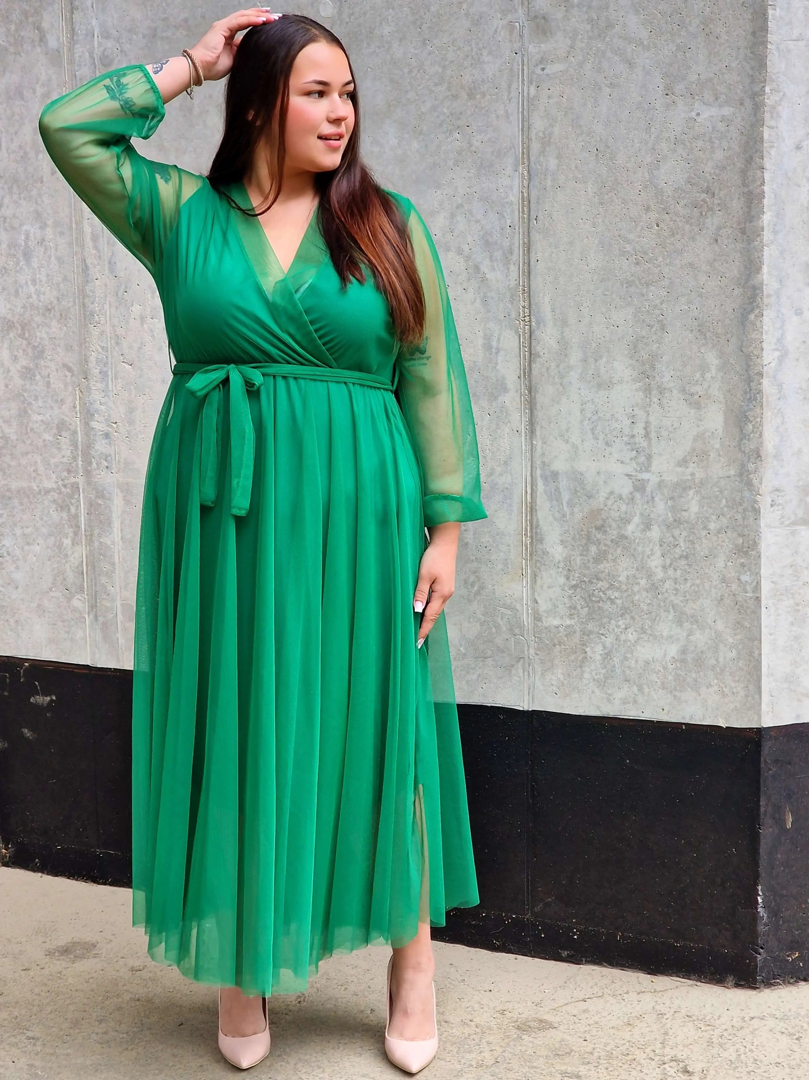 Sukienka z tiulową warstwą – lekkość, która robi efekt WOW! Stylowa XL