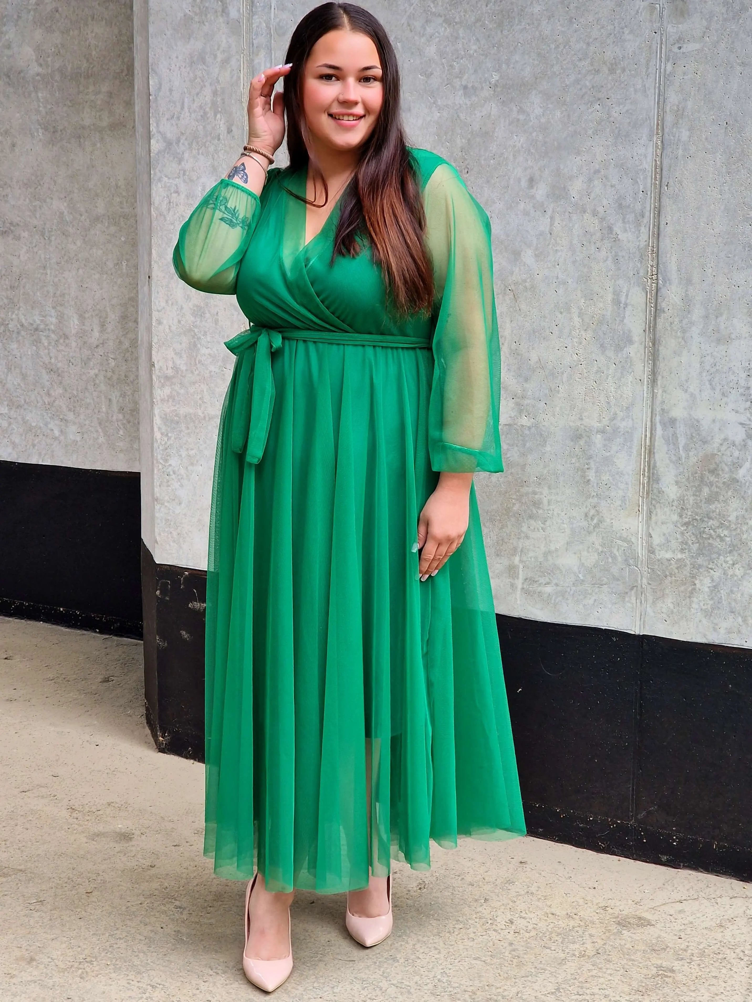 Sukienka z tiulową warstwą – lekkość, która robi efekt WOW! Stylowa XL