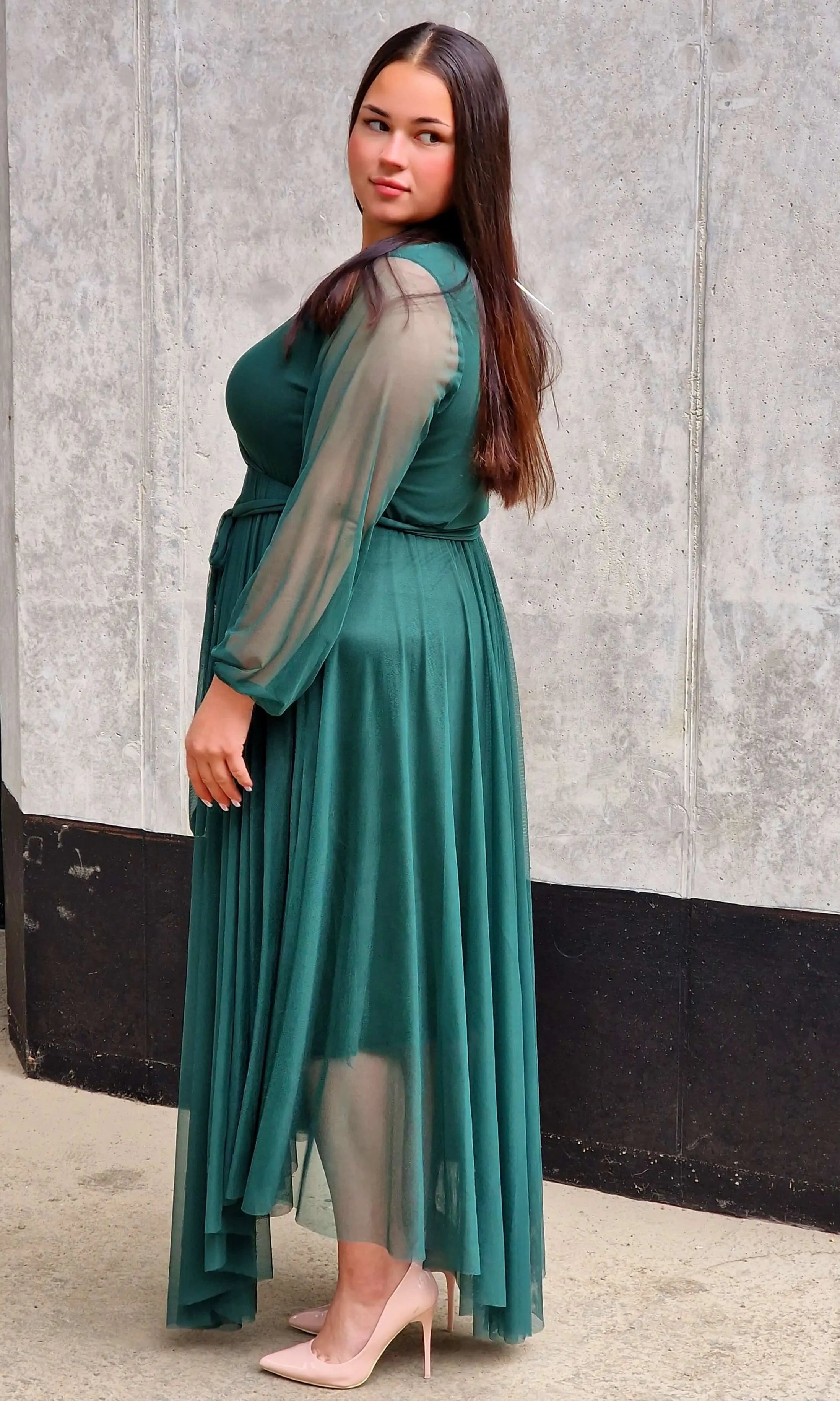 Sukienka z tiulową warstwą – lekkość, która robi efekt WOW! Stylowa XL