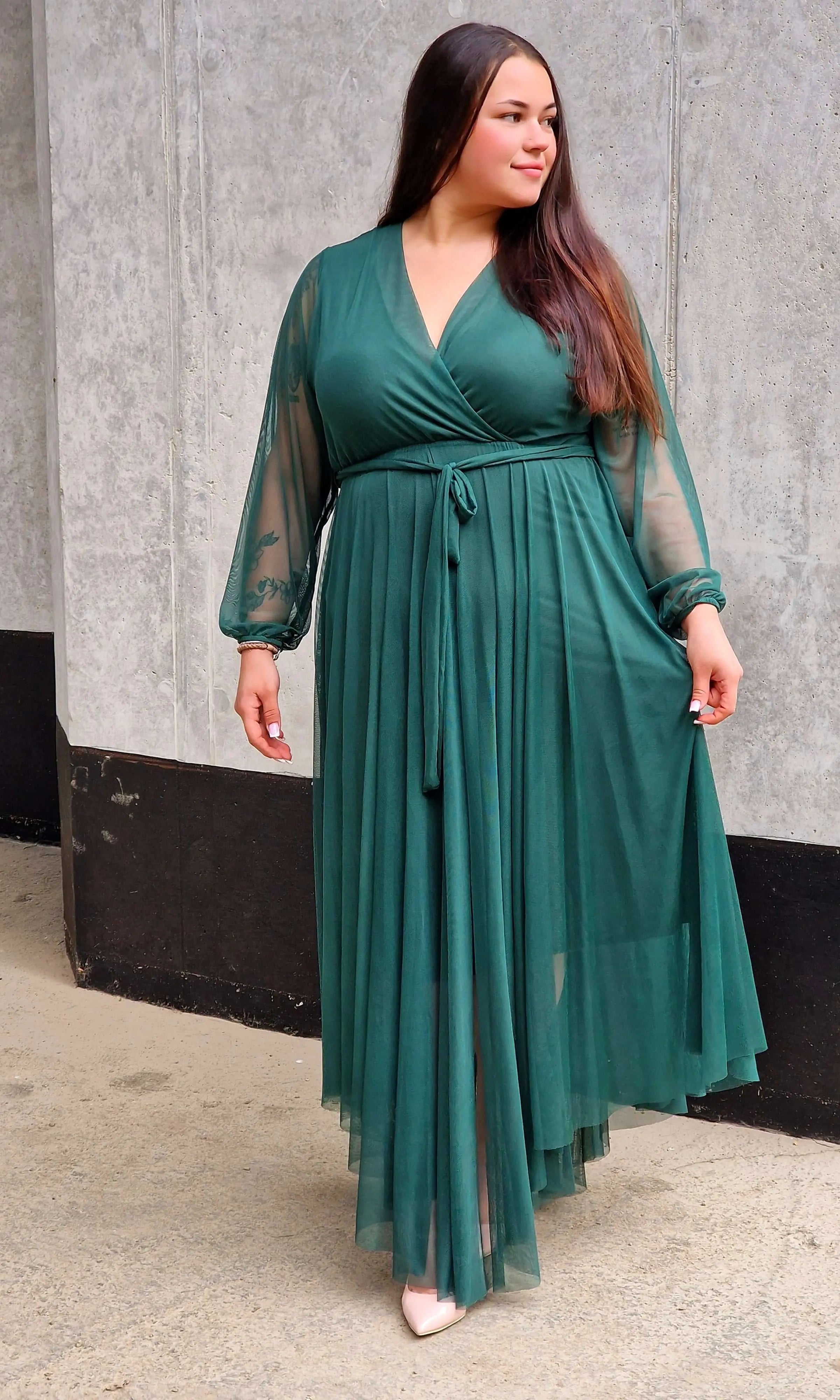 Sukienka z tiulową warstwą – lekkość, która robi efekt WOW! Stylowa XL