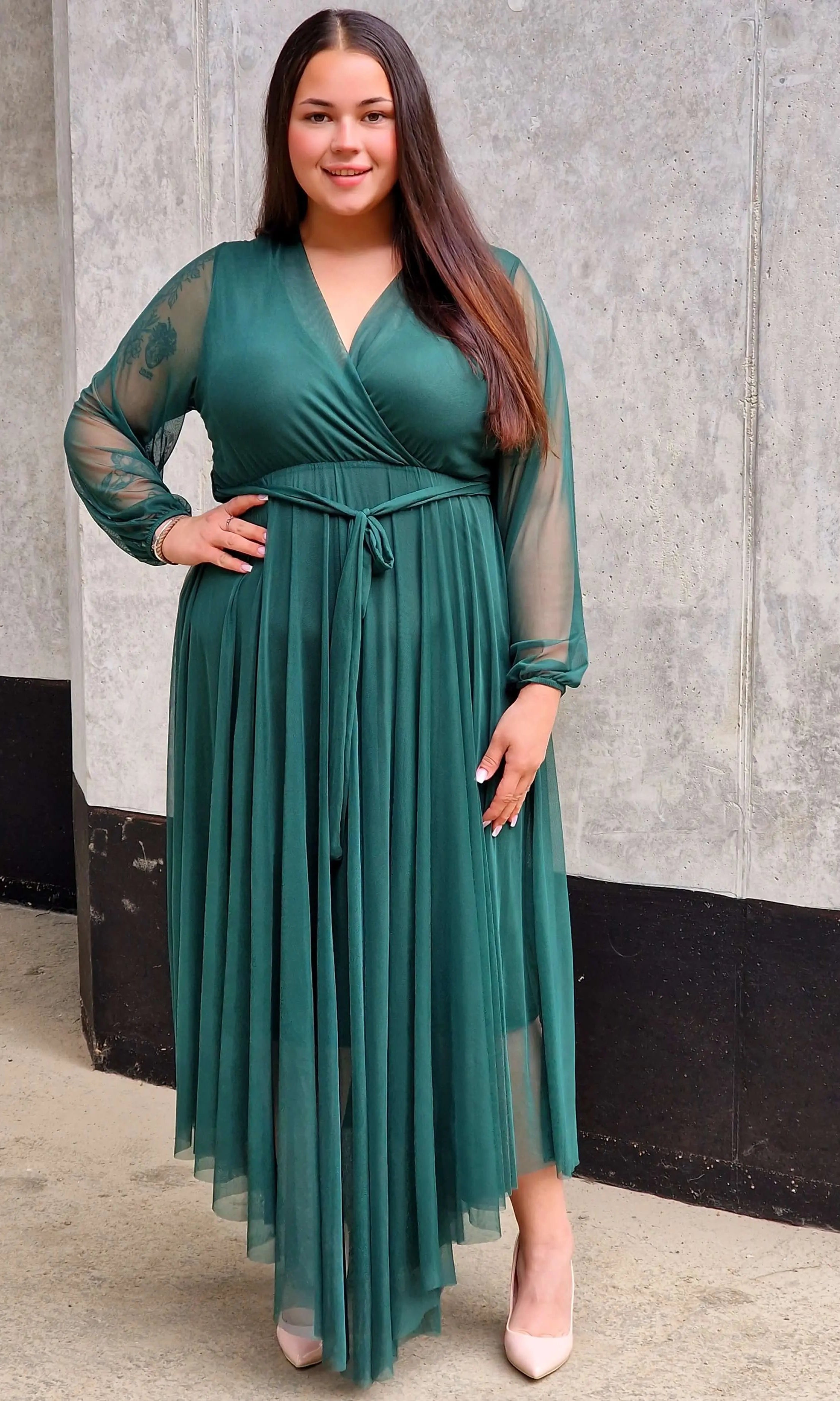 Sukienka z tiulową warstwą – lekkość, która robi efekt WOW! Stylowa XL