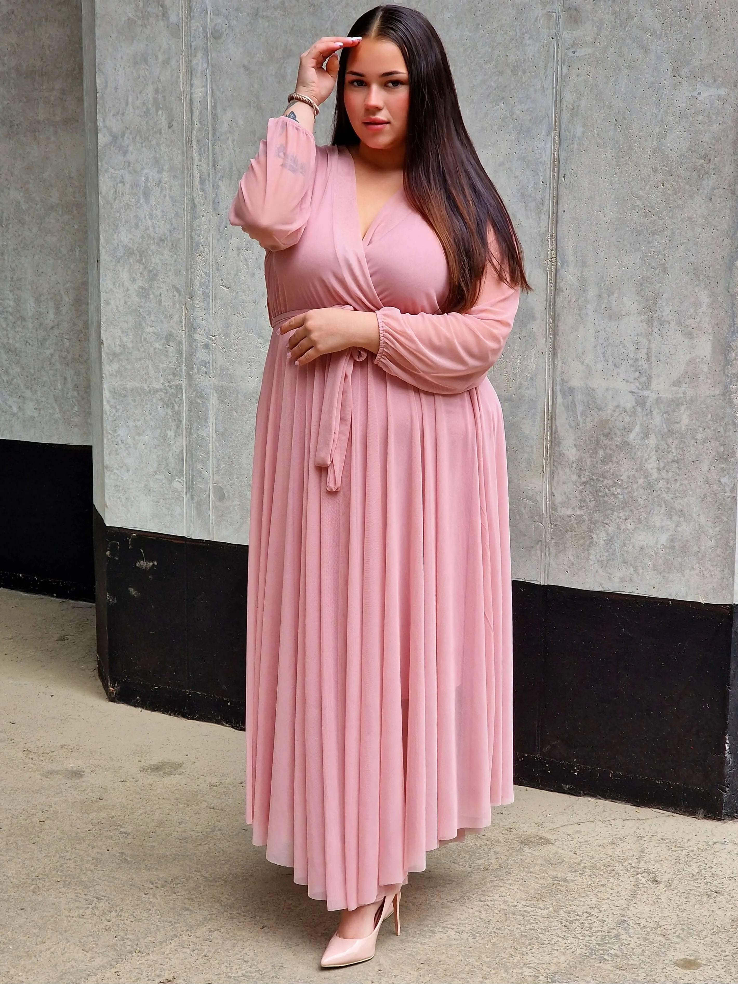 Sukienka z tiulową warstwą – lekkość, która robi efekt WOW! Stylowa XL