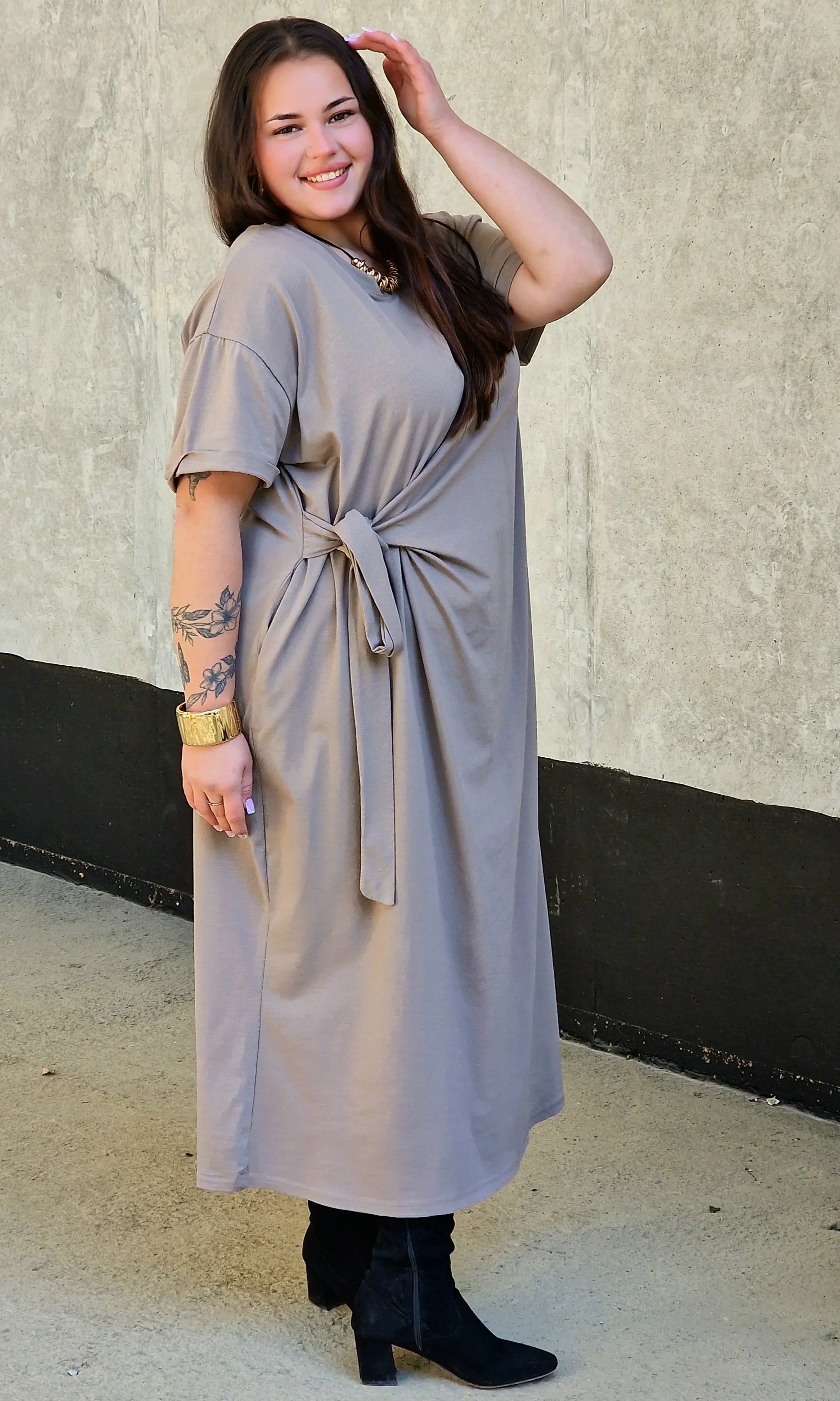 Sukienka z wiązaniem w talii Stylowa XL