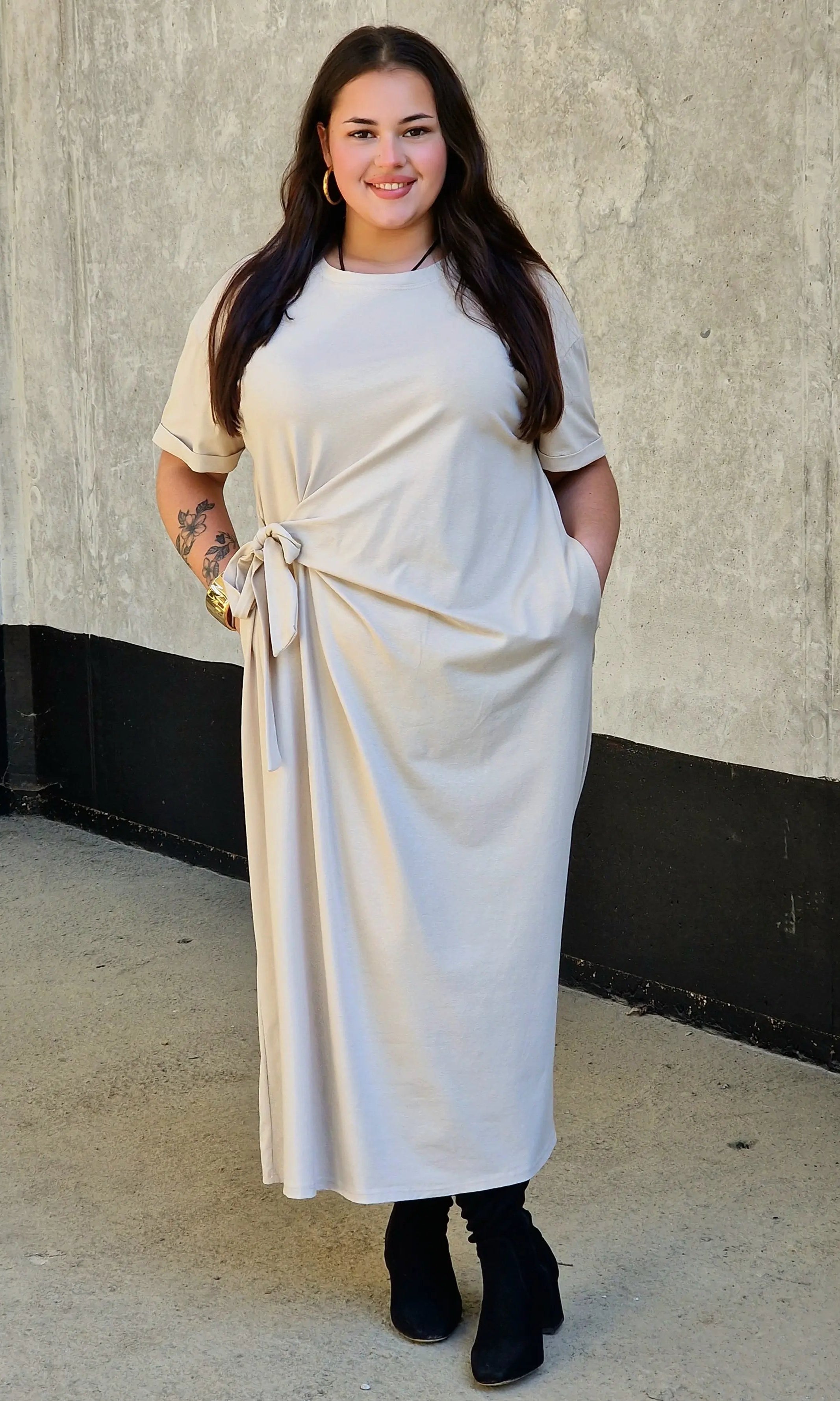 Sukienka z wiązaniem w talii Stylowa XL