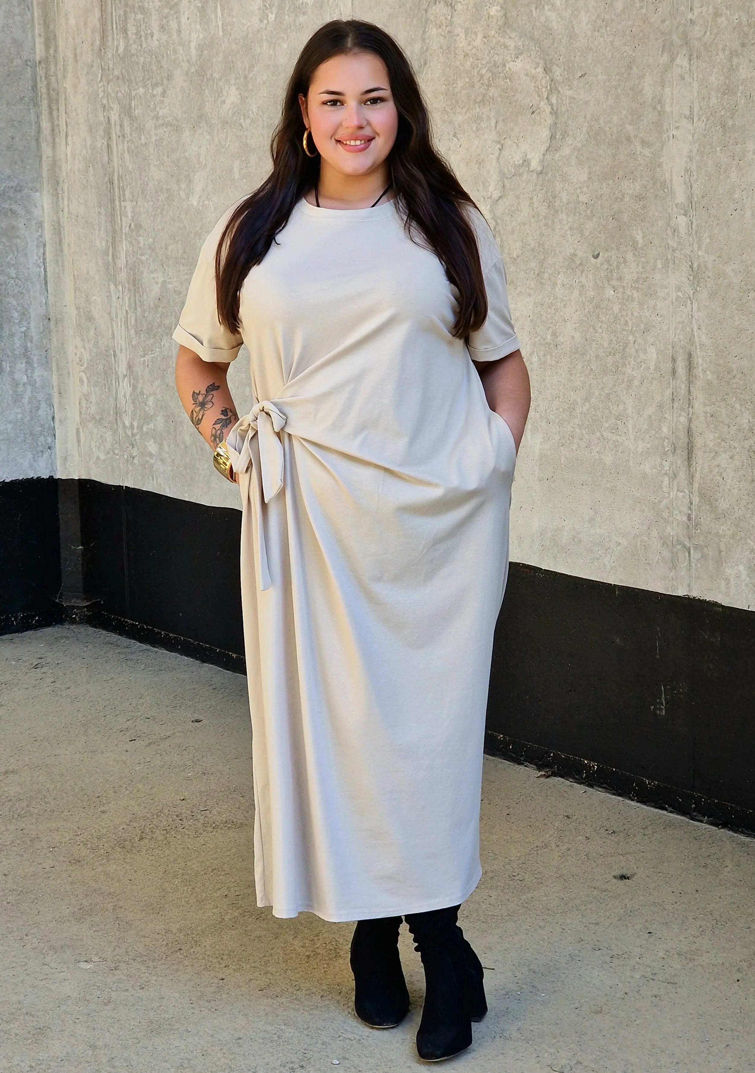 Sukienka z wiązaniem w talii Stylowa XL