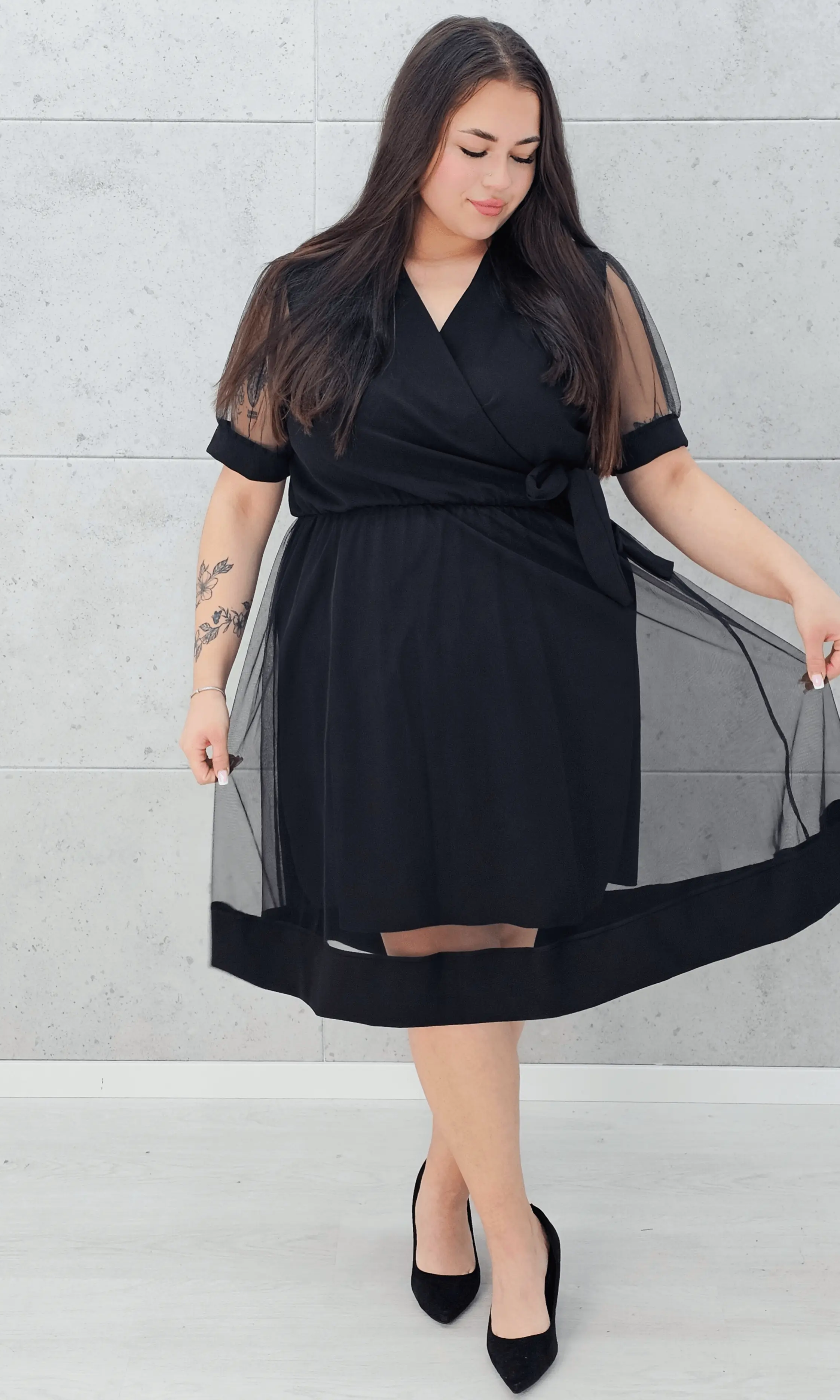 Sukienka z wstawką tiulu. Stylowa XL