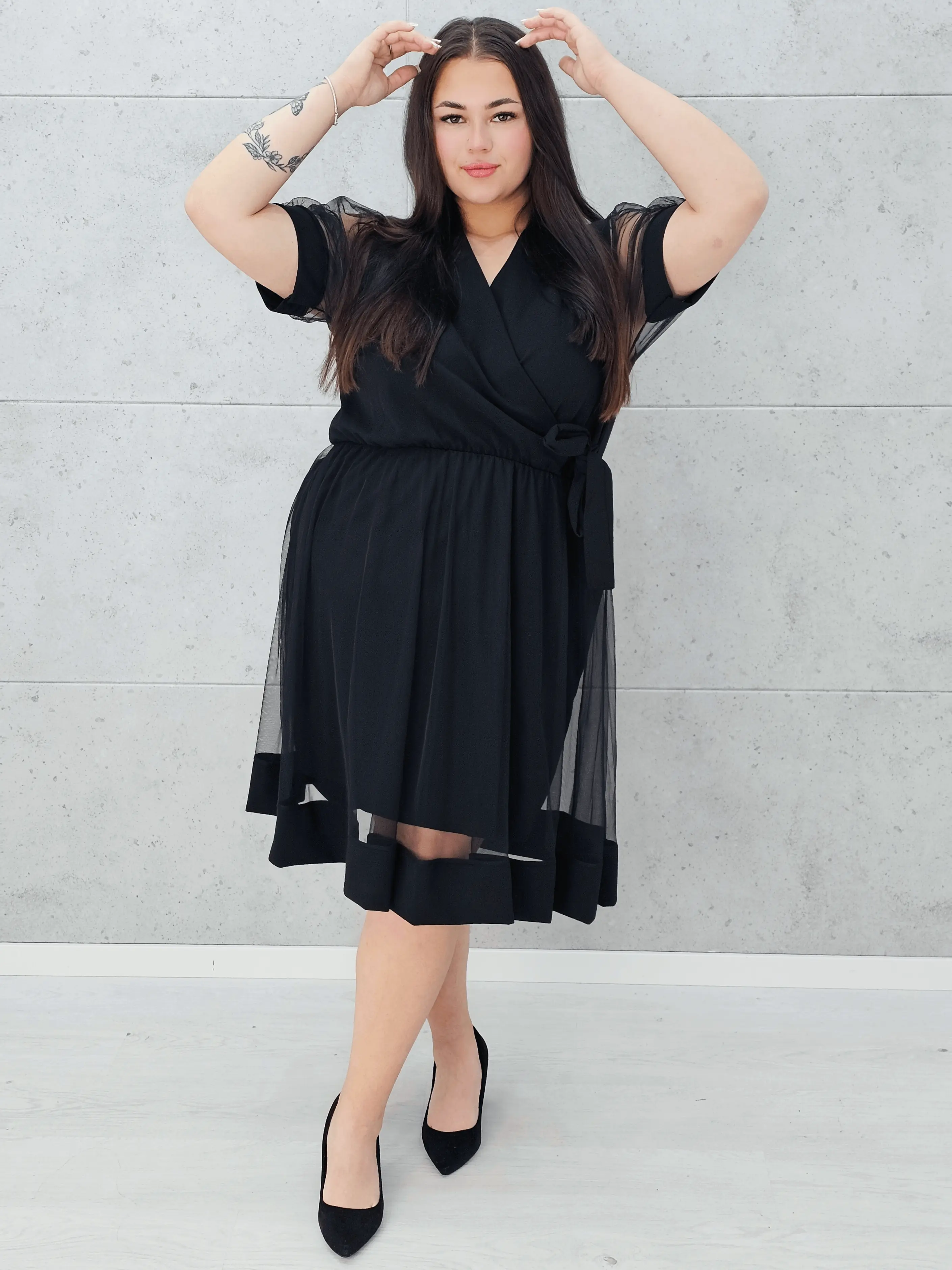 Sukienka z wstawką tiulu. Stylowa XL