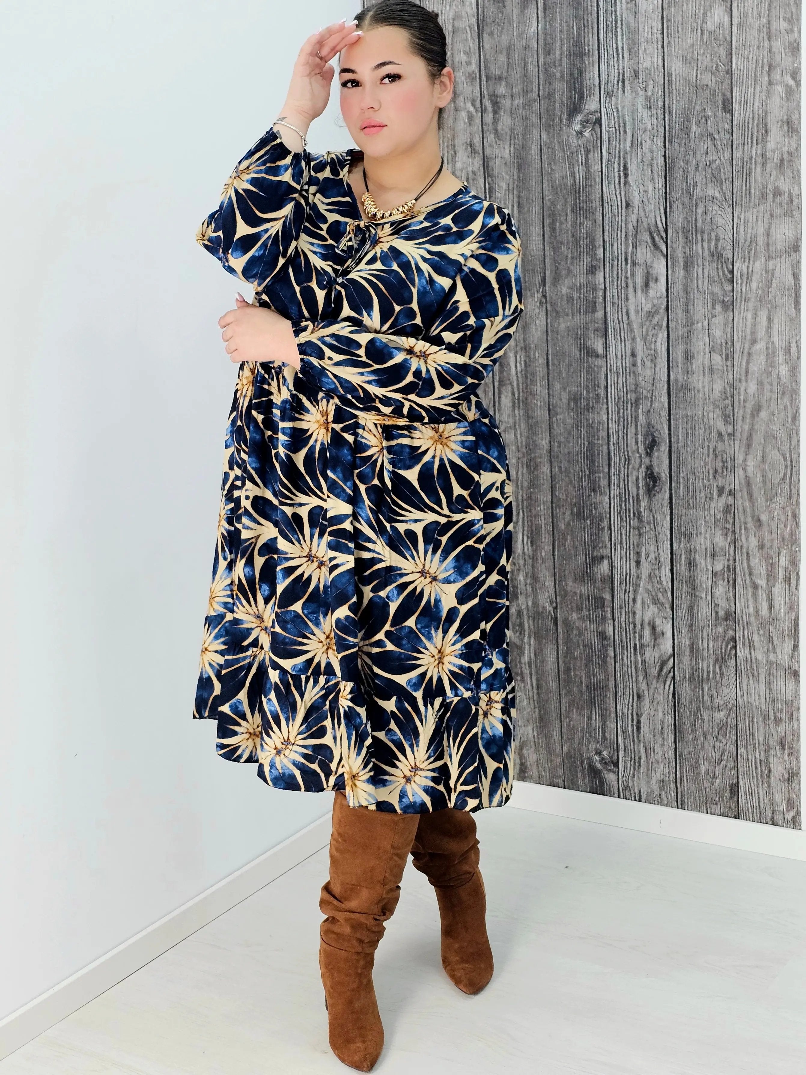 Sukienka z wzorem , wiązanie przy dekolcie - trzy kolory Stylowa XL