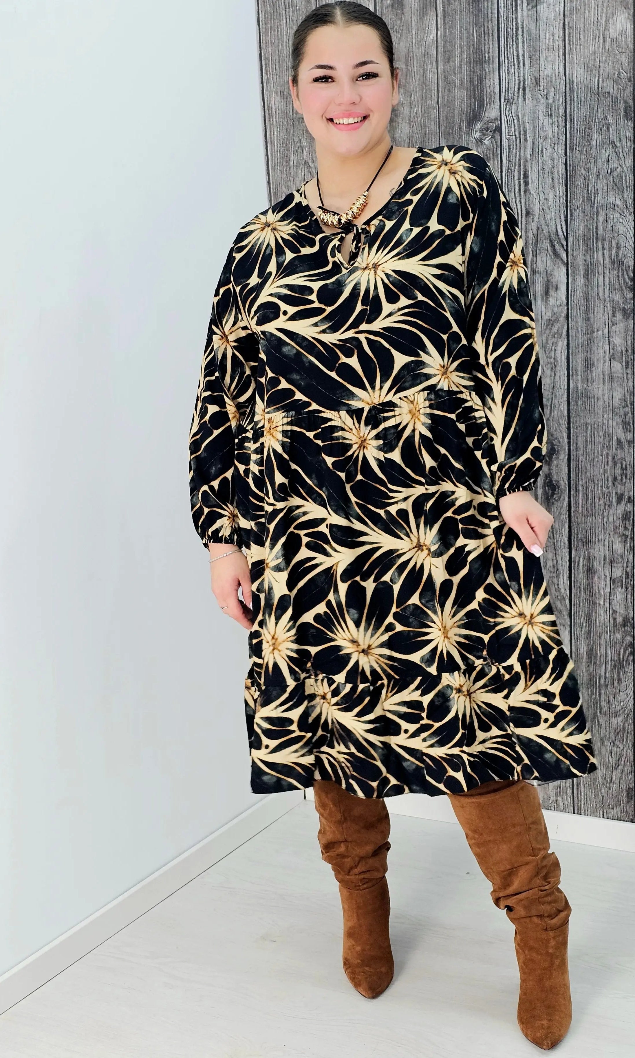 Sukienka z wzorem , wiązanie przy dekolcie - trzy kolory Stylowa XL