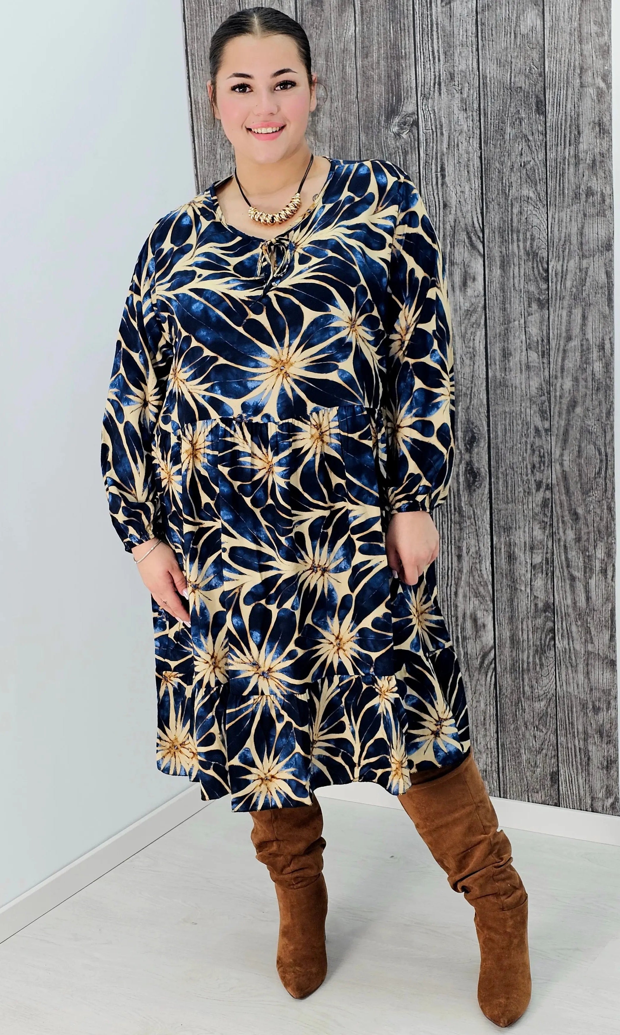 Sukienka z wzorem , wiązanie przy dekolcie - trzy kolory Stylowa XL