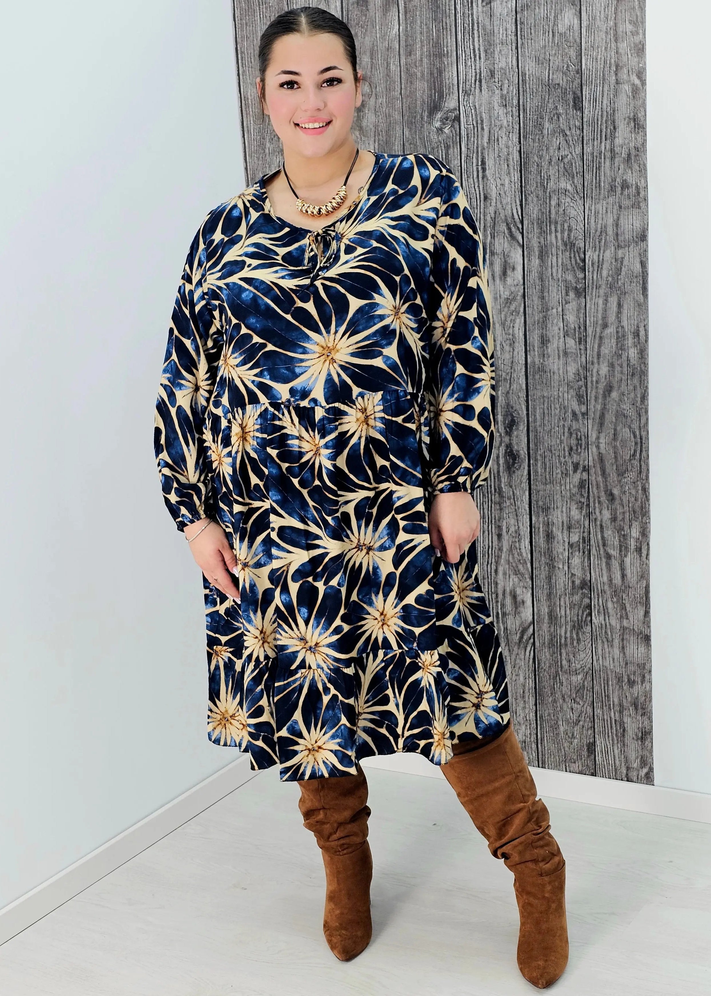 Sukienka z wzorem , wiązanie przy dekolcie - trzy kolory Stylowa XL