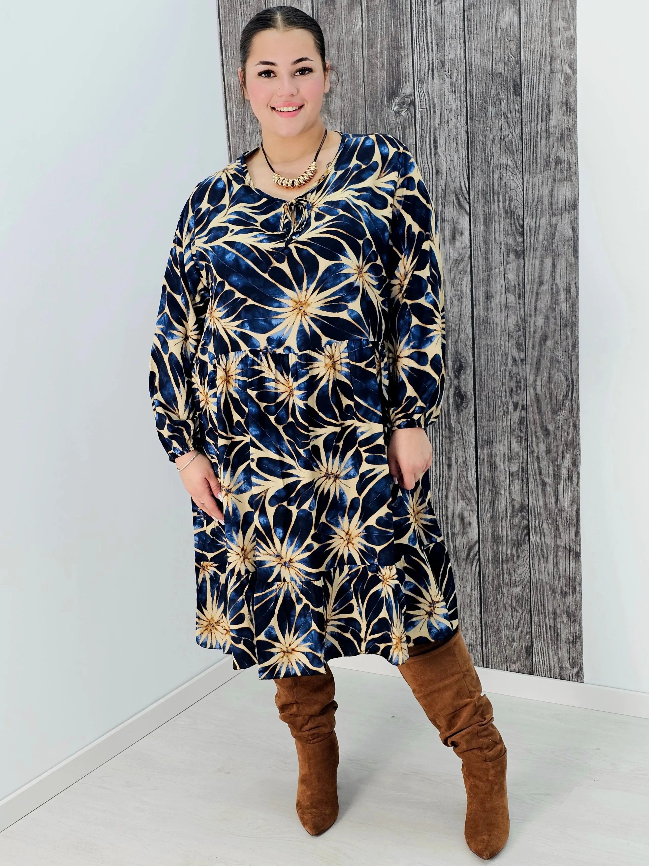 Sukienka z wzorem , wiązanie przy dekolcie - trzy kolory Stylowa XL