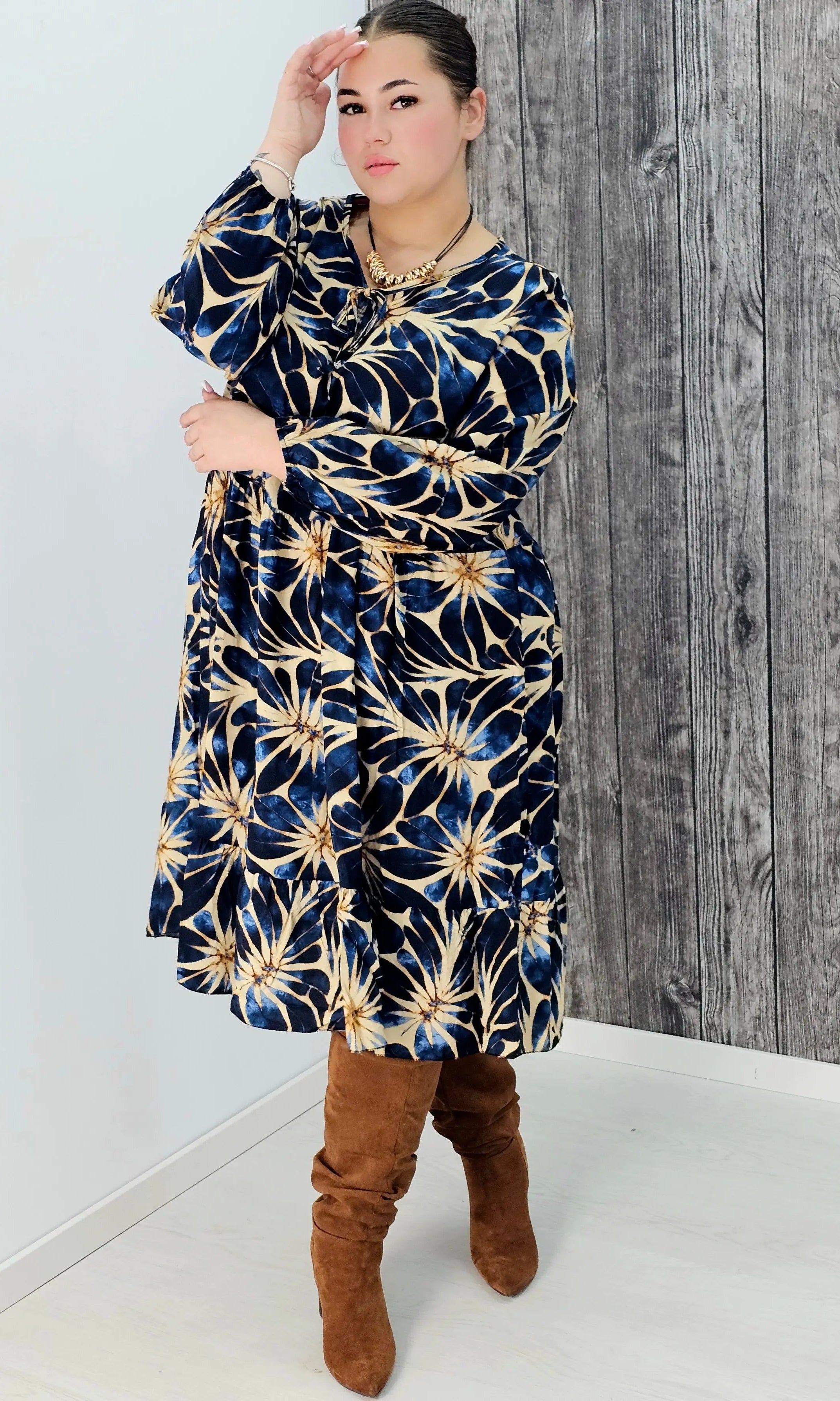 Sukienka z wzorem , wiązanie przy dekolcie - trzy kolory Stylowa XL