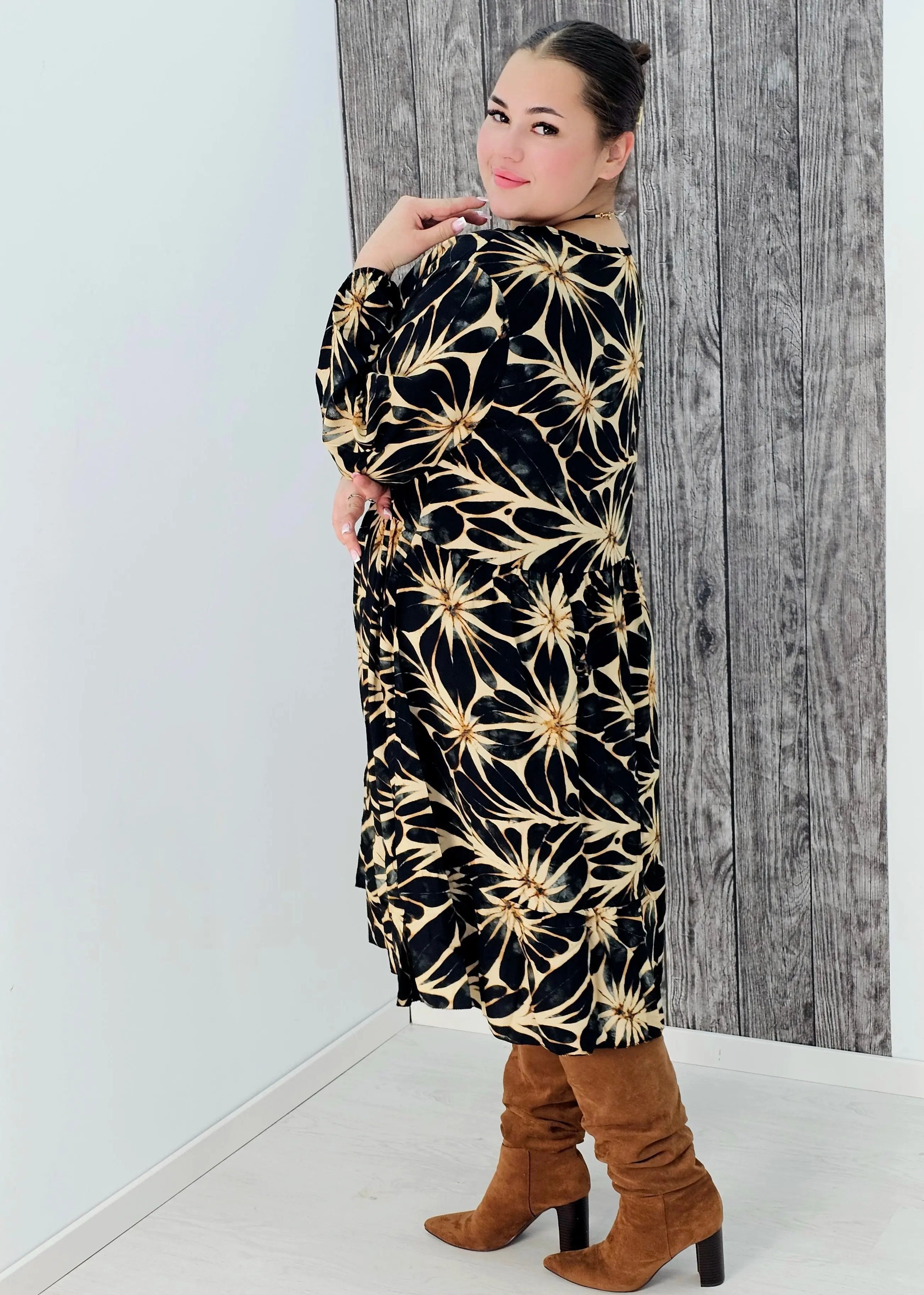 Sukienka z wzorem , wiązanie przy dekolcie - trzy kolory Stylowa XL