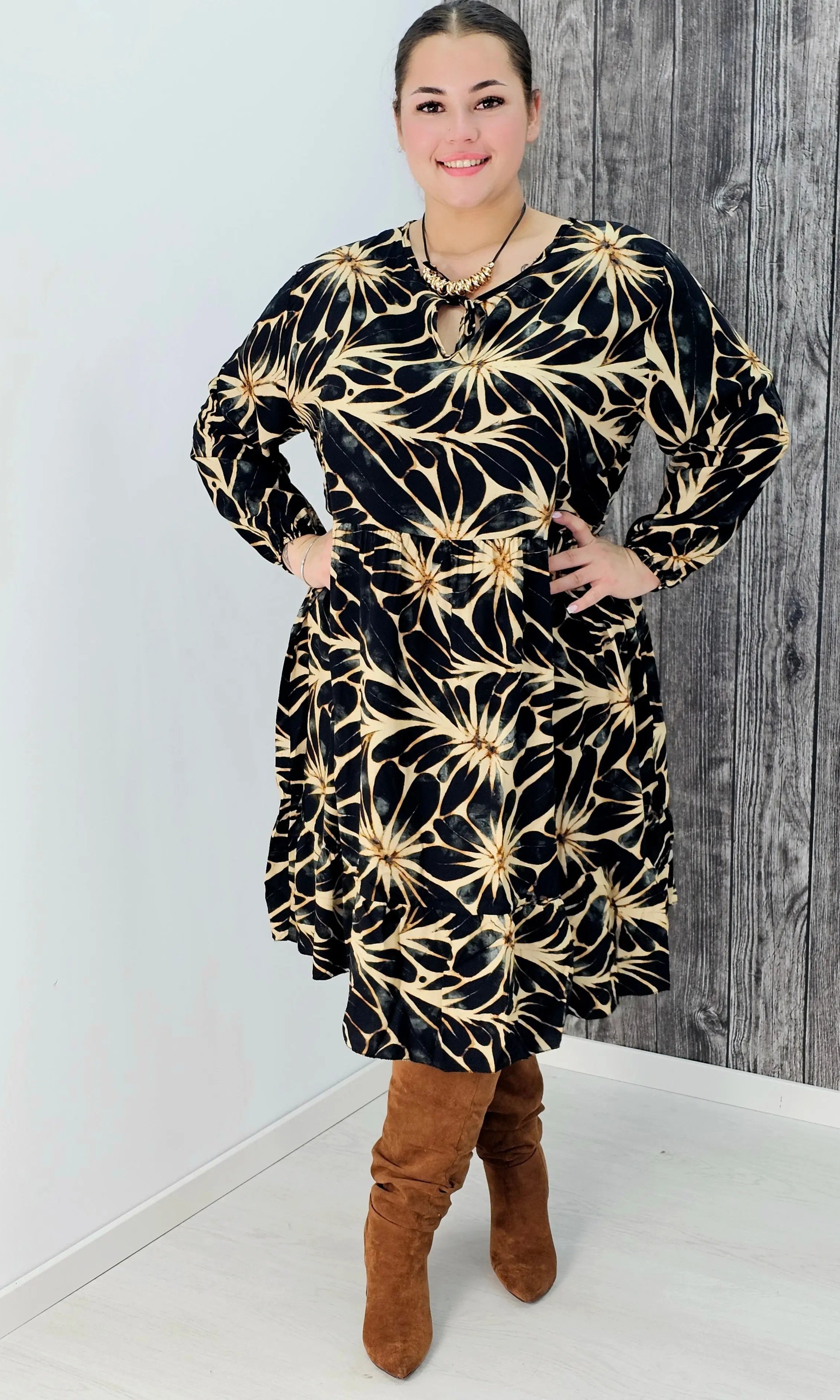 Sukienka z wzorem , wiązanie przy dekolcie - trzy kolory Stylowa XL