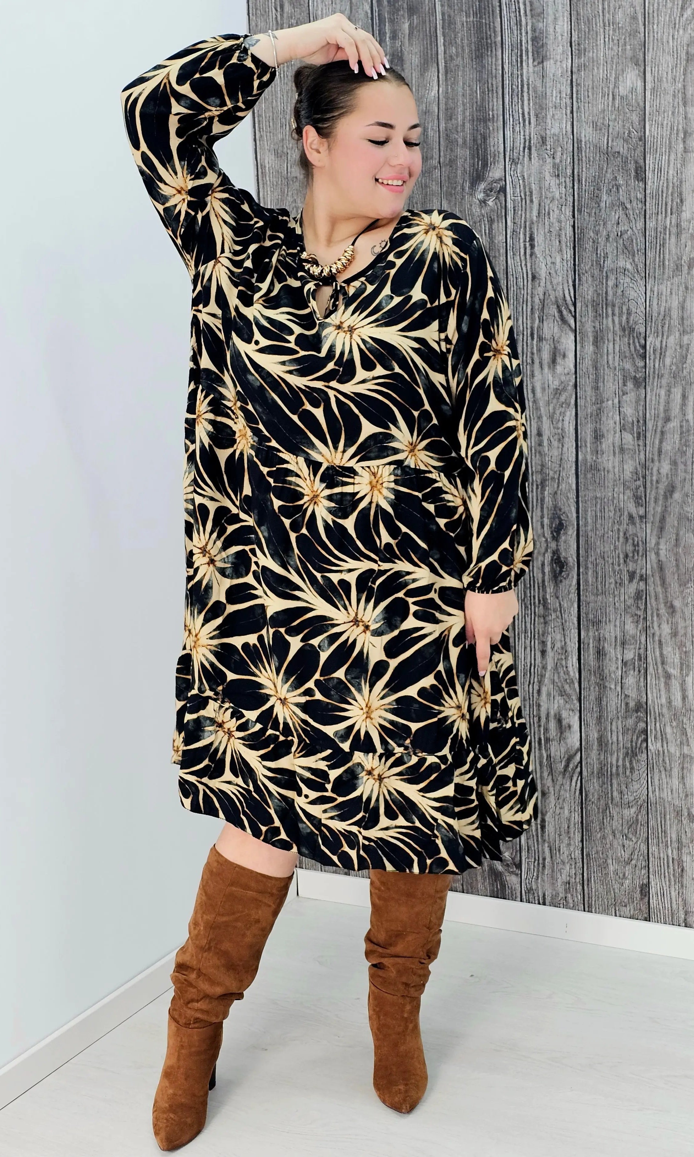 Sukienka z wzorem , wiązanie przy dekolcie - trzy kolory Stylowa XL