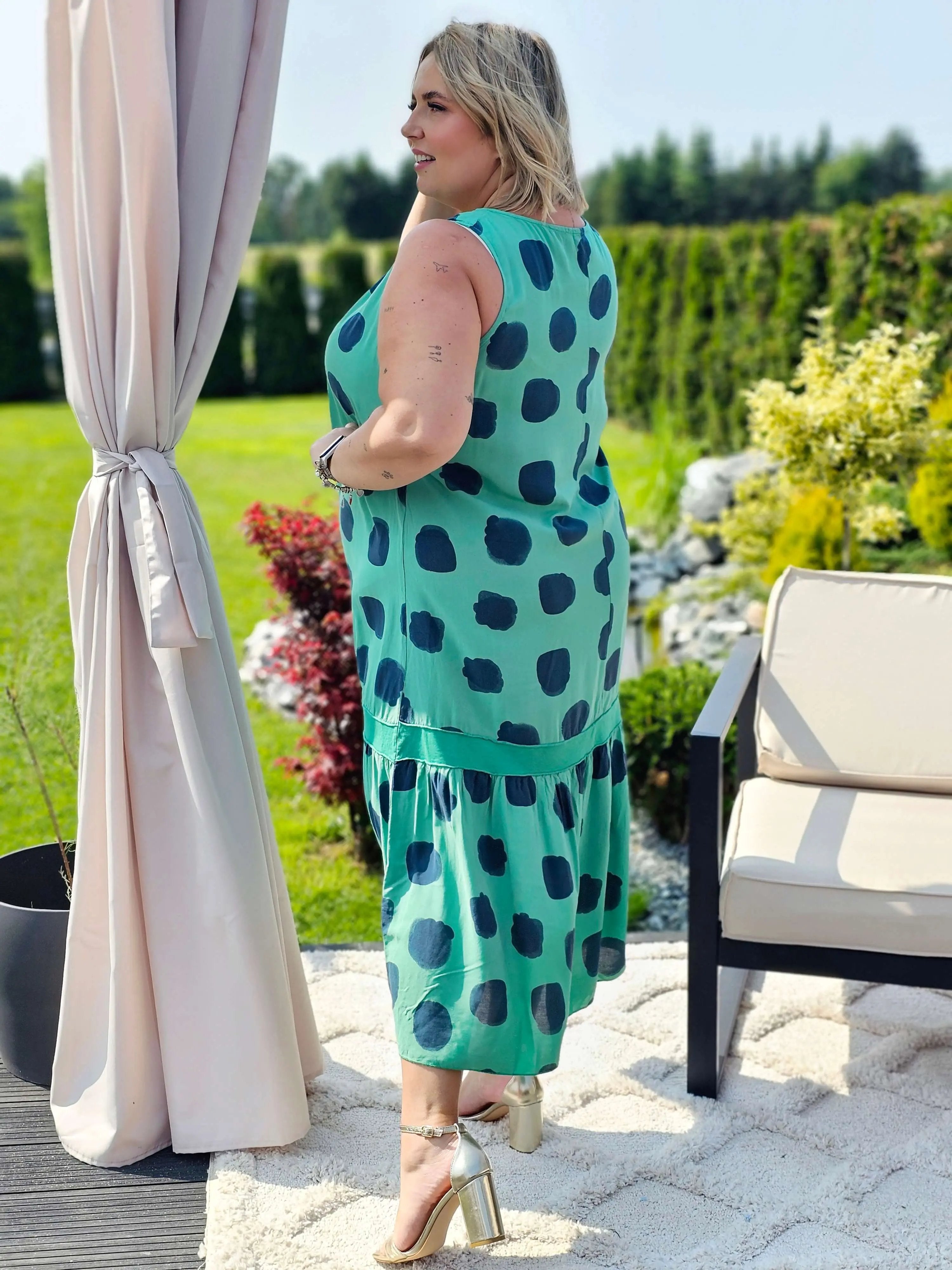 Sukienka z wzorem w kropki Stylowa XL