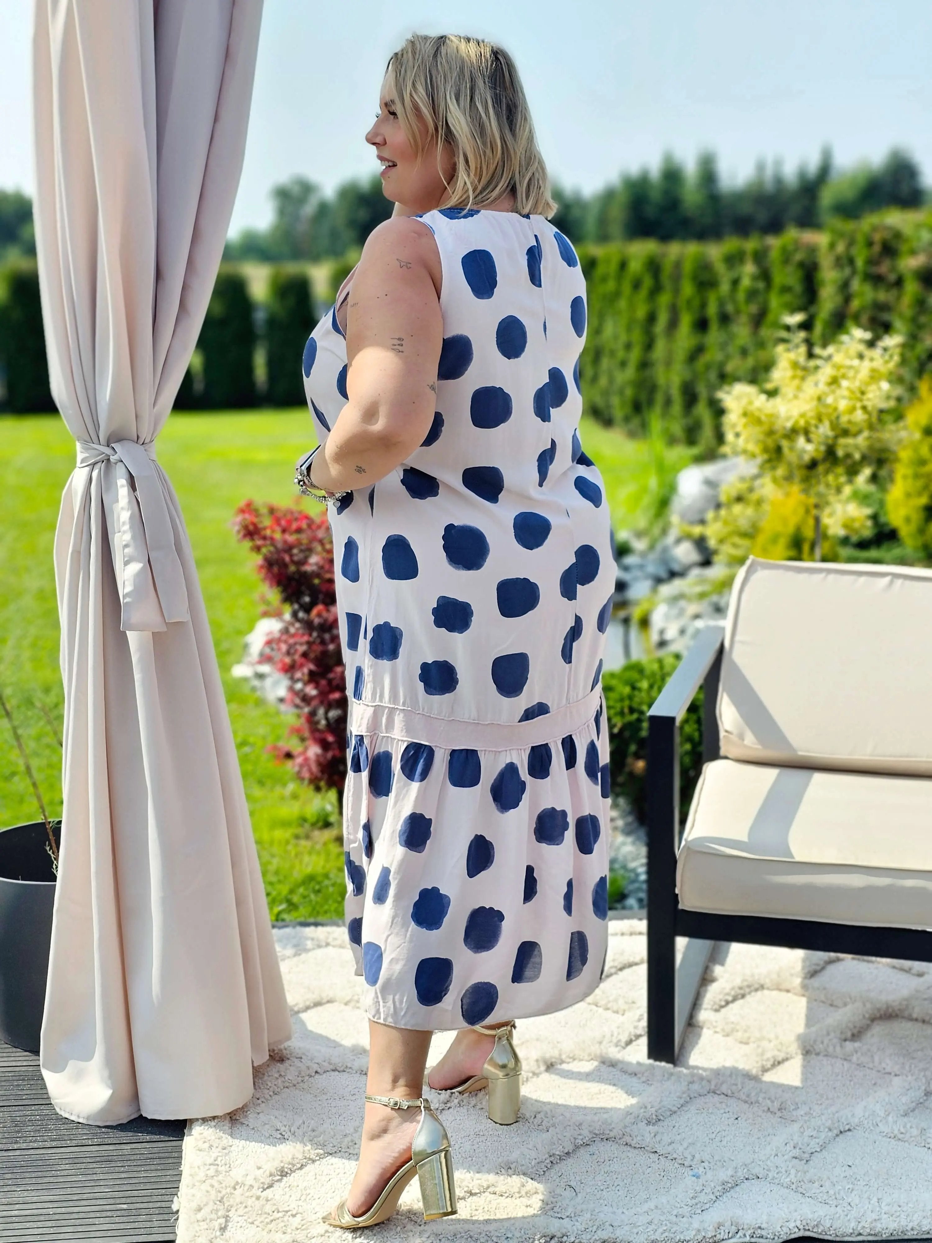 Sukienka z wzorem w kropki Stylowa XL