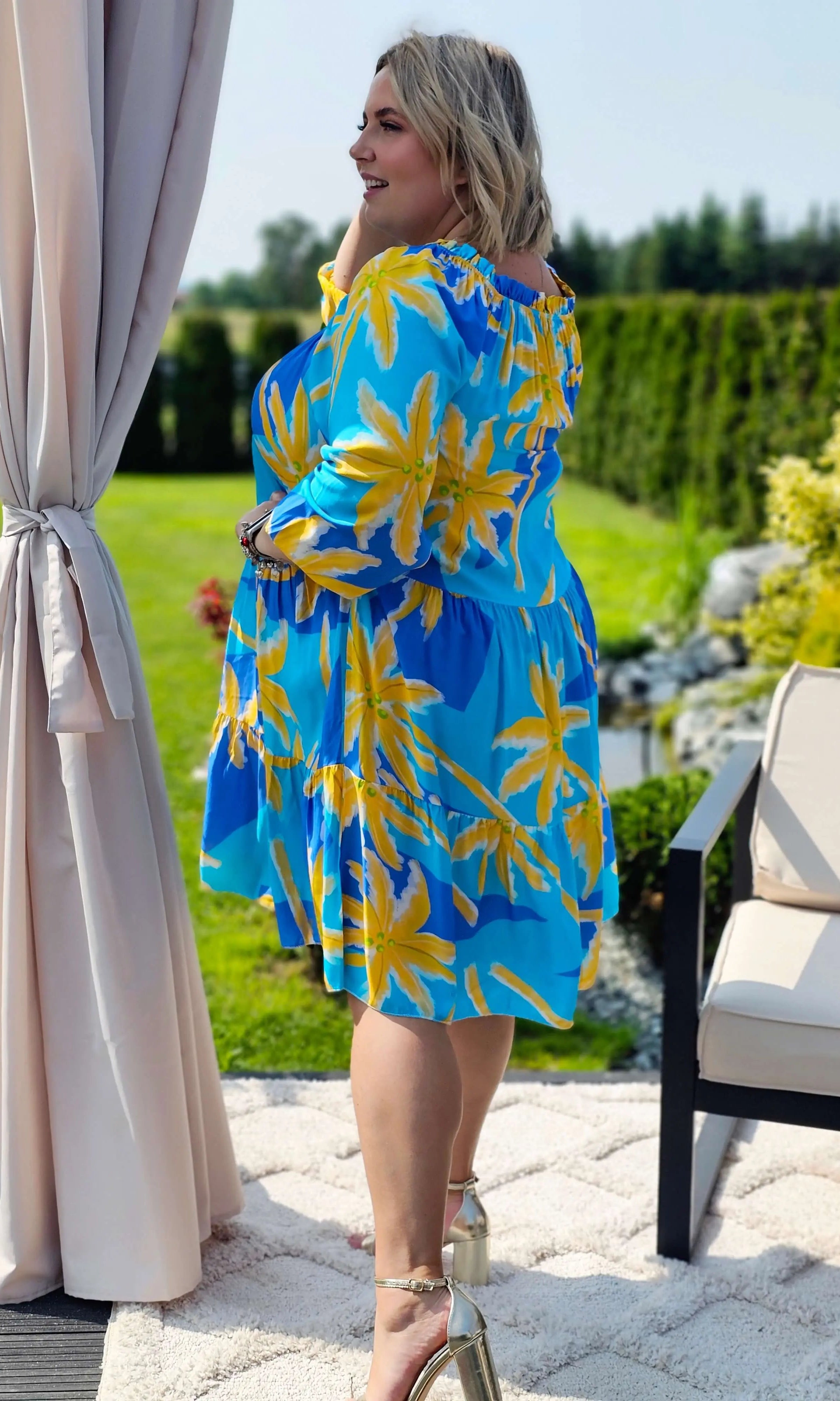 Sukienka z wzorem w kwiaty Stylowa XL