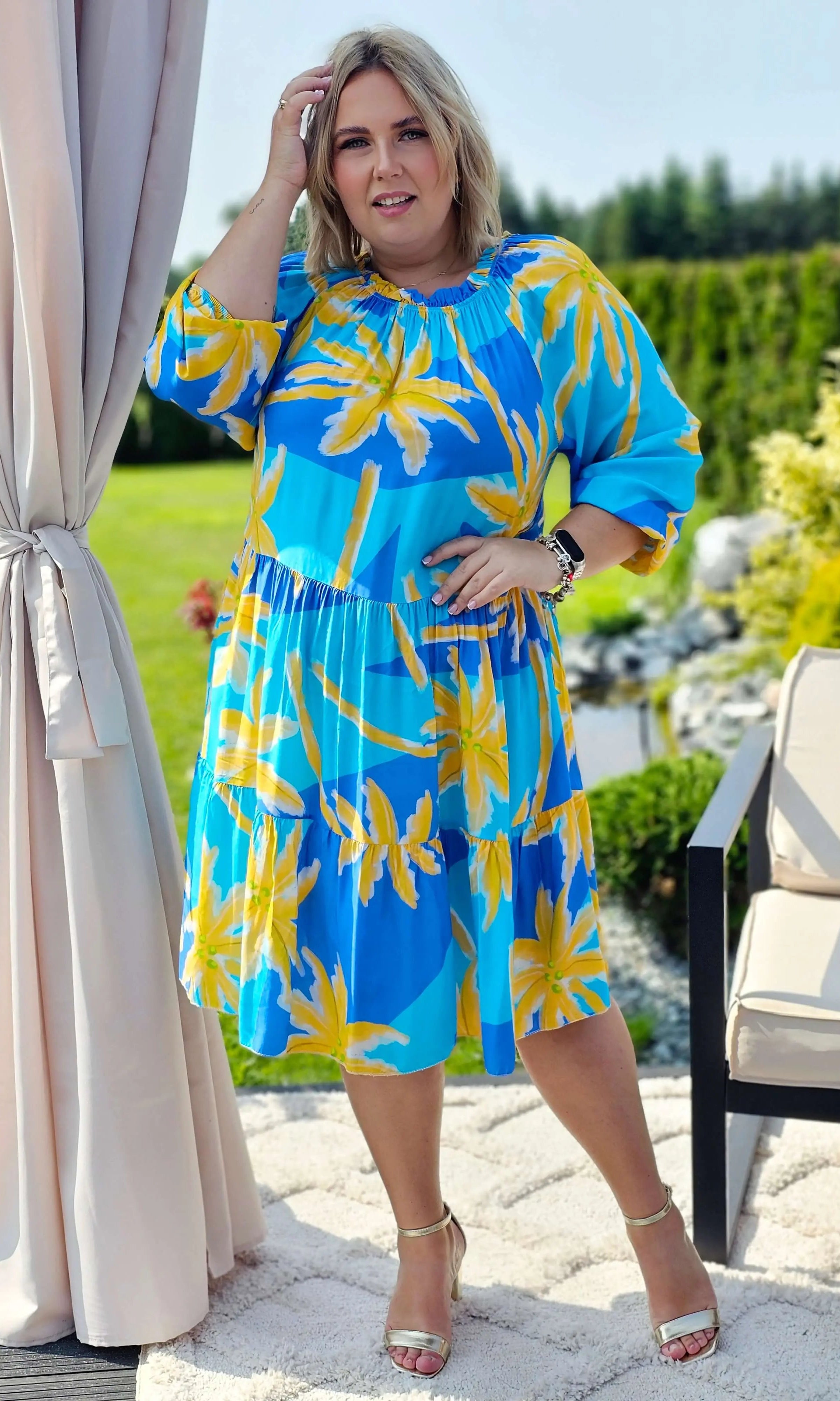 Sukienka z wzorem w kwiaty Stylowa XL