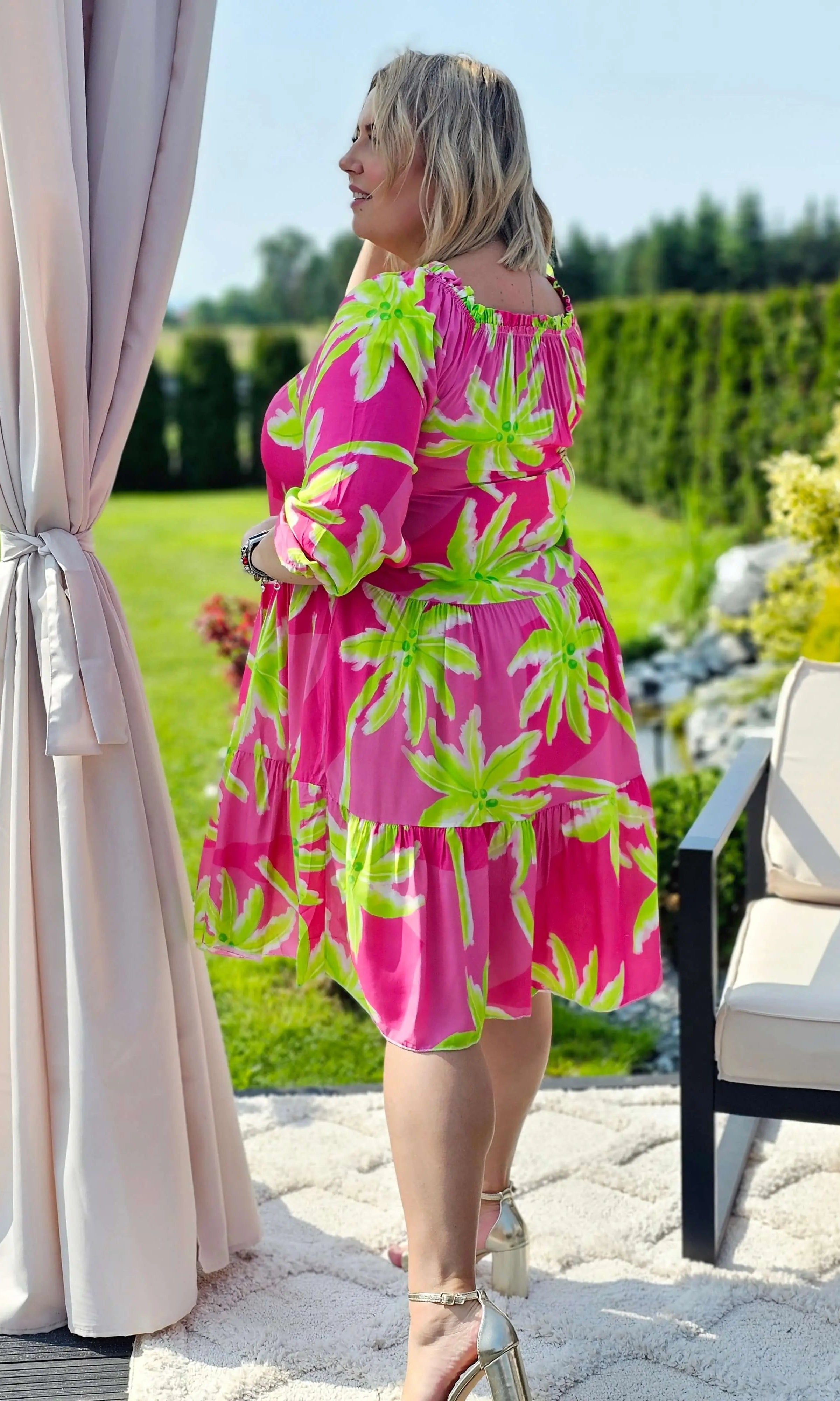 Sukienka z wzorem w kwiaty Stylowa XL