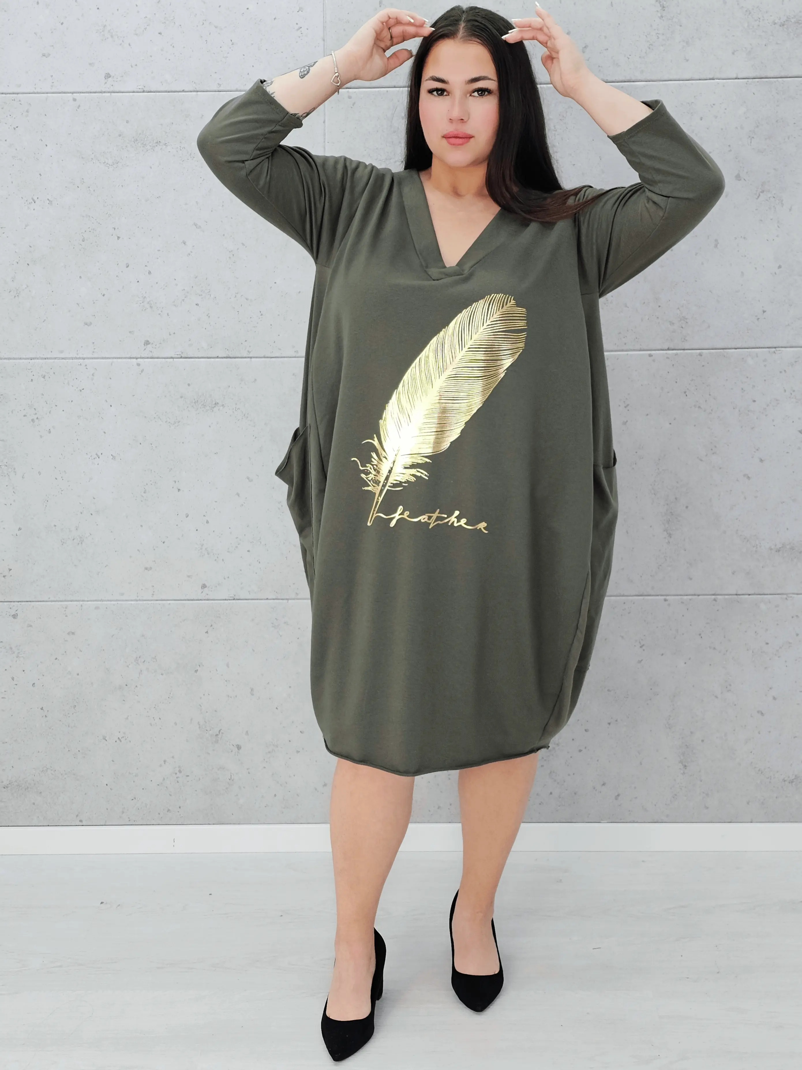 Sukienka z złotym piórem Stylowa XL