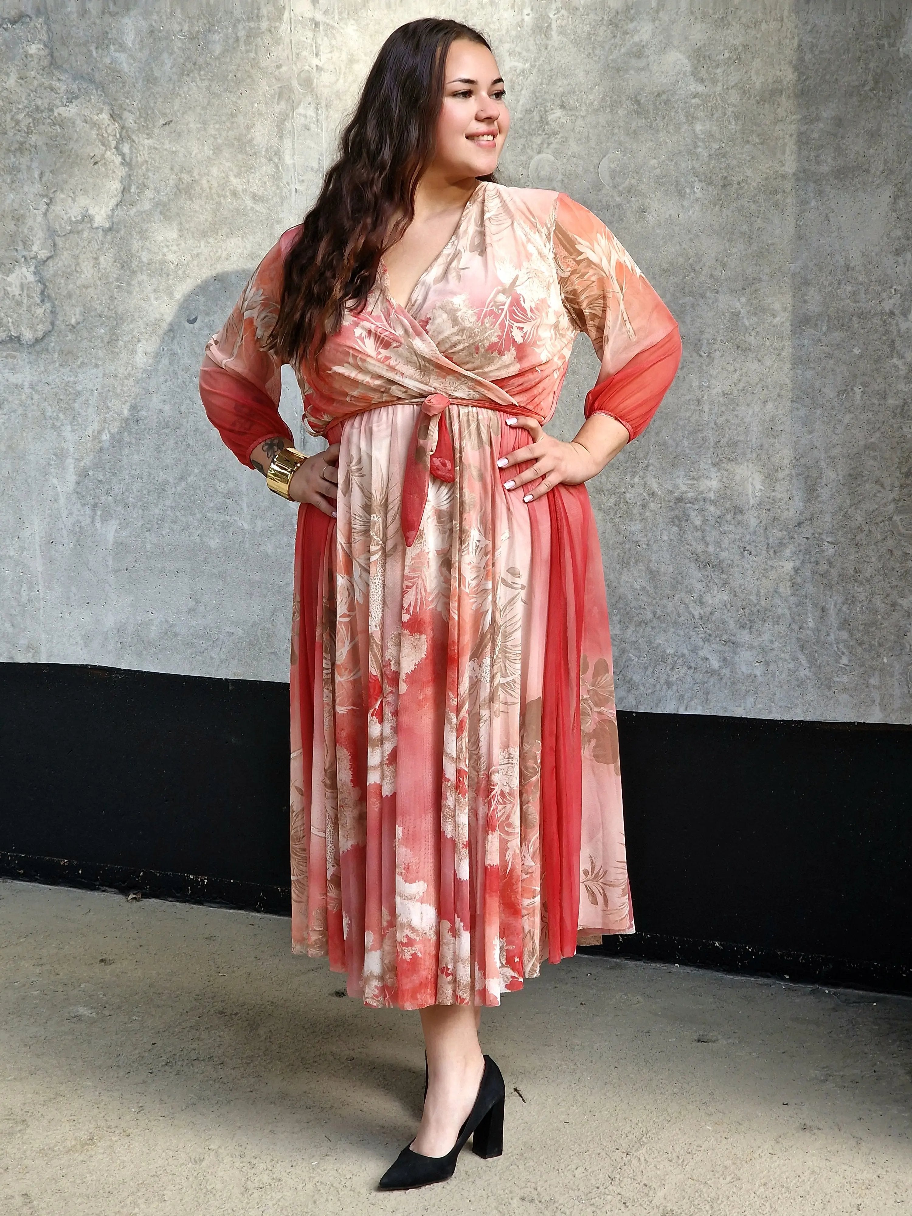 Sukienka, która podkreśli Twoje piękno - dwa odcienie Stylowa XL