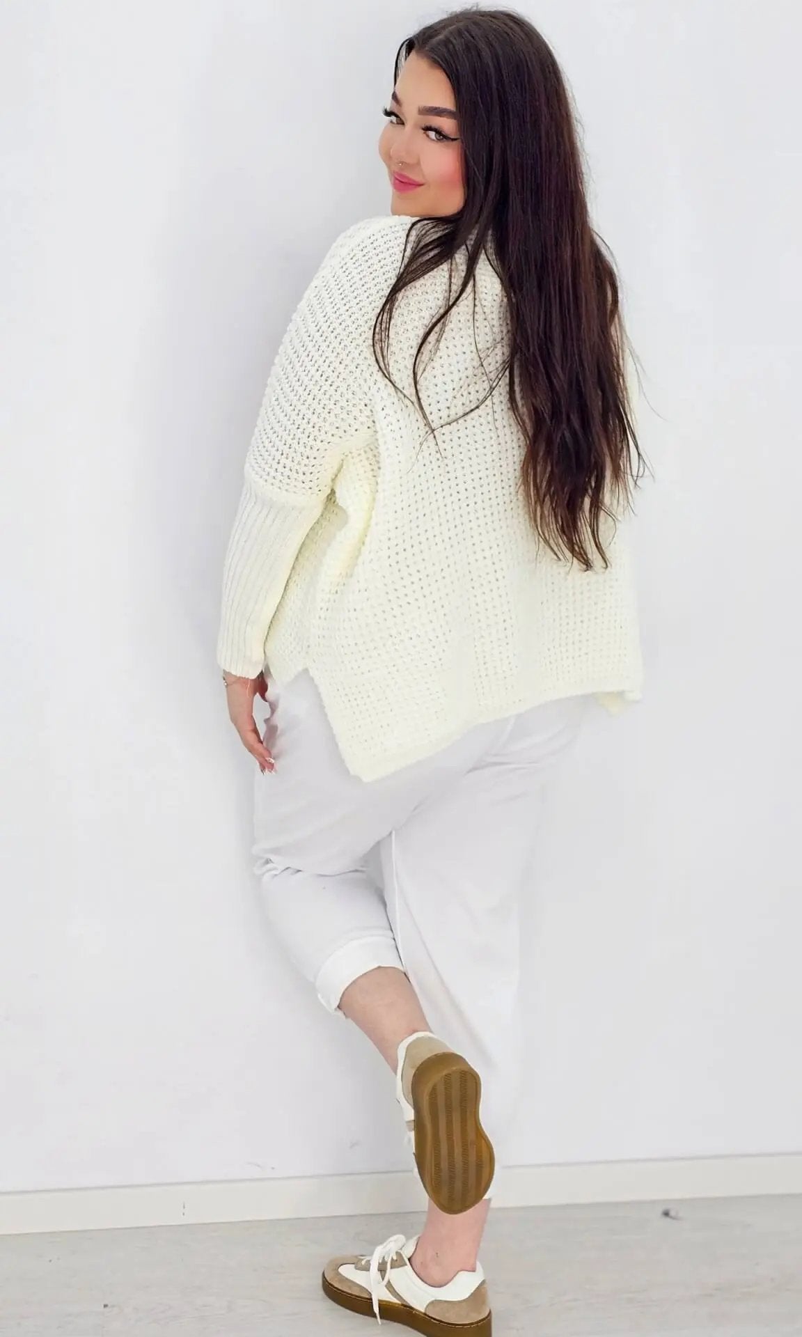 Sweter idealny na chłodne dni JADORE – śmietanka Stylowa XL