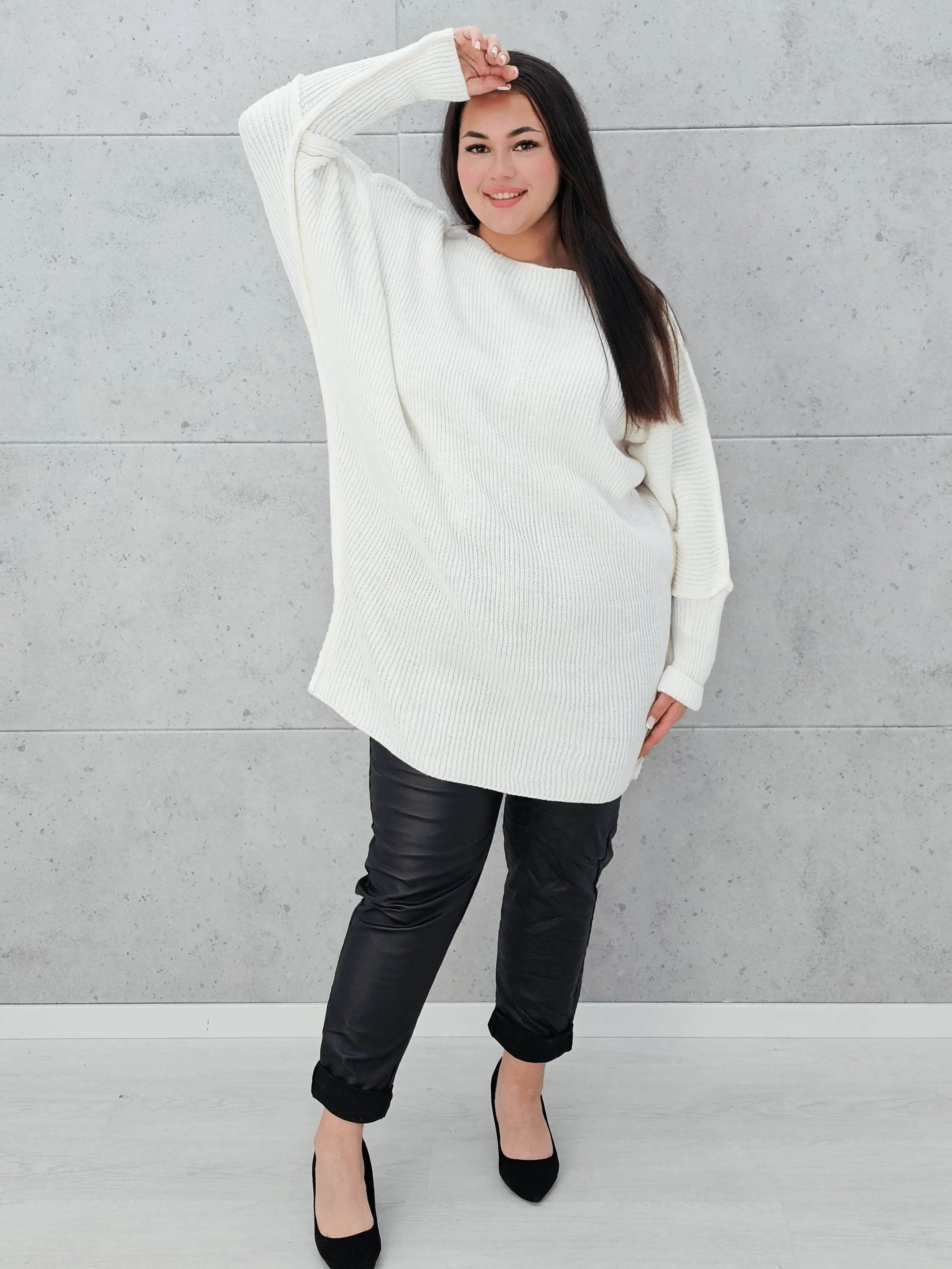 Sweter oversize z szerokimi rękawami Stylowa XL