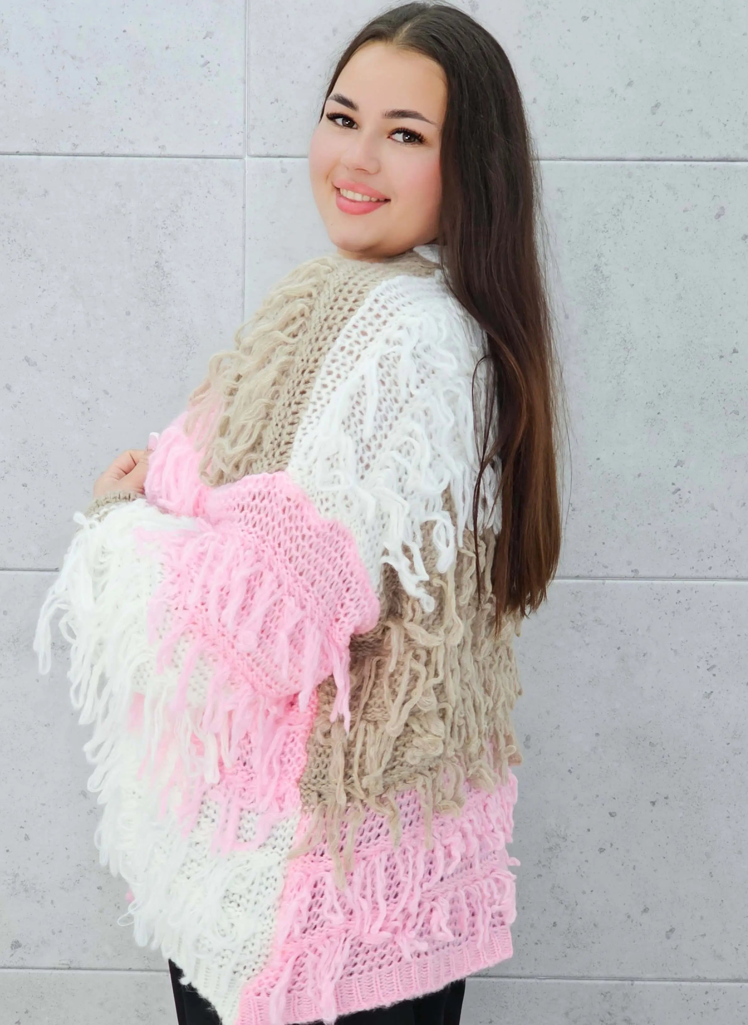 Sweter plus size – ciepły, stylowy i idealnie dopasowany do kobiecej sylwetki Stylowa XL