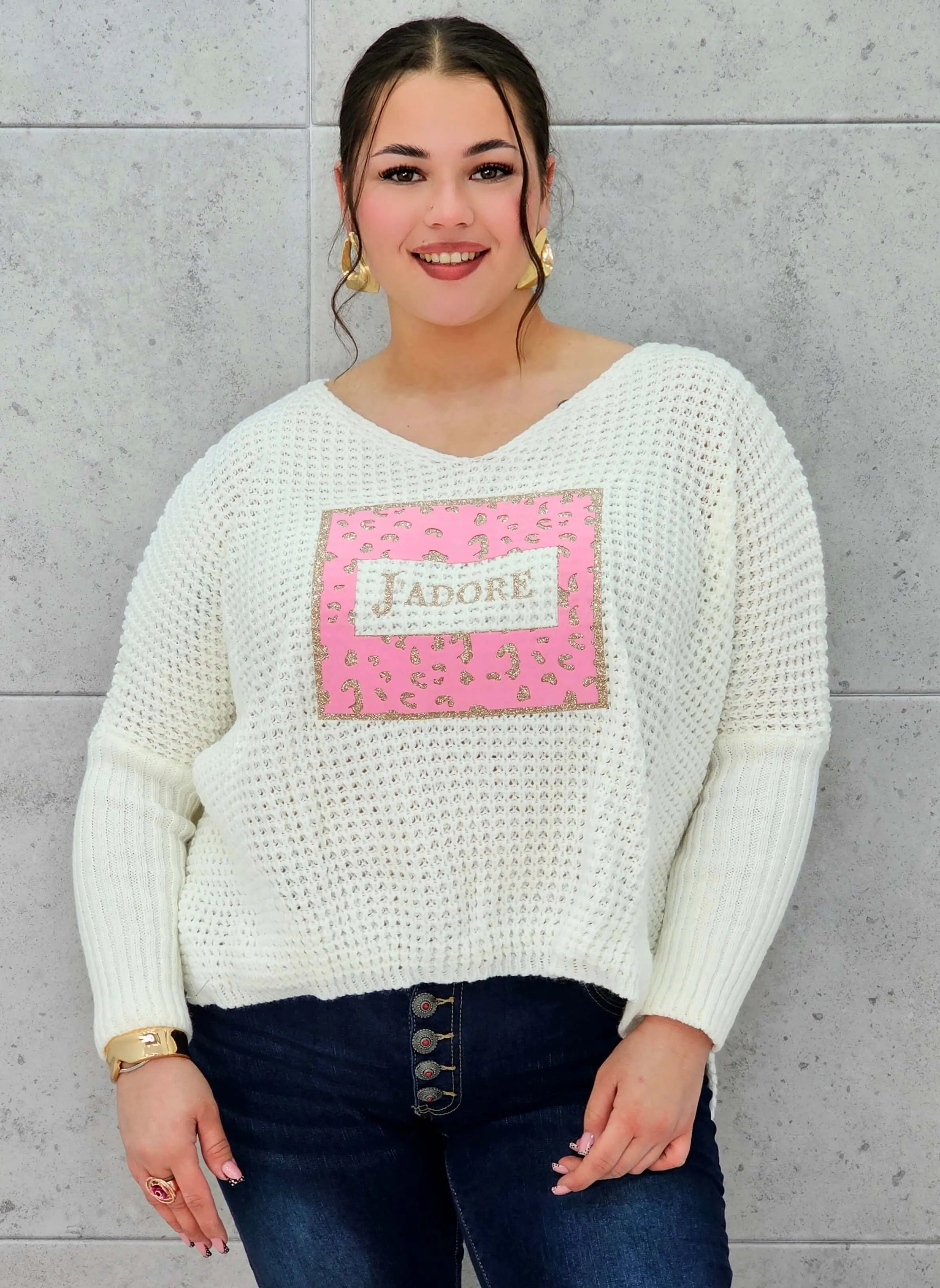 Sweter plus size z aplikacją J’adore – modny i kobiecy wybór. Stylowa XL