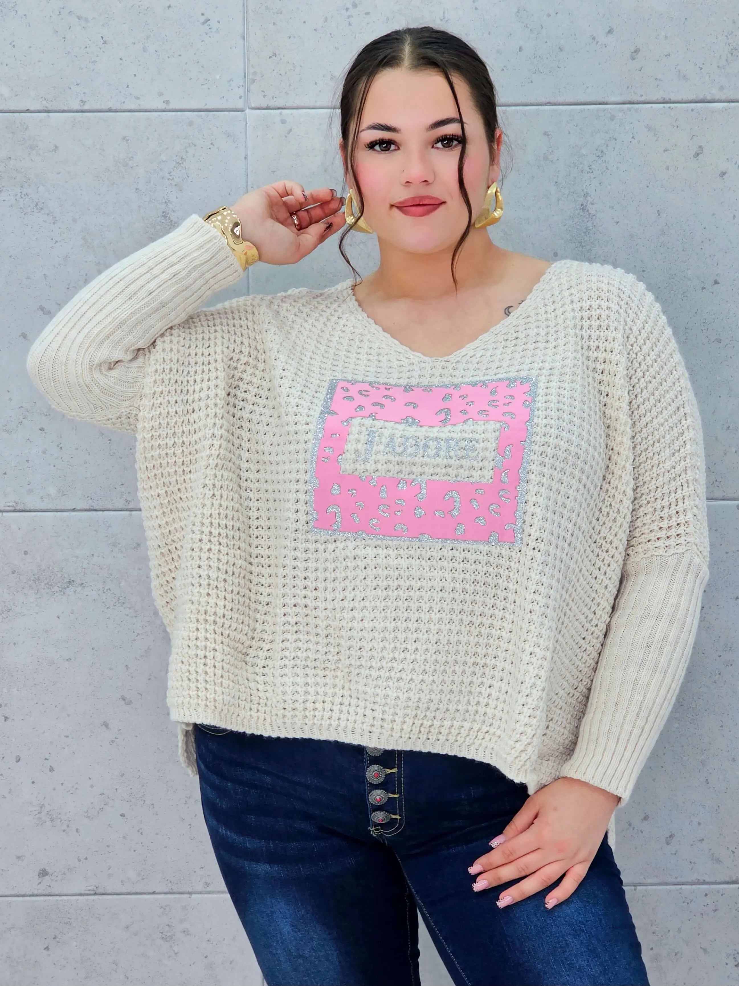 Sweter plus size z aplikacją J’adore – modny i kobiecy wybór. Stylowa XL