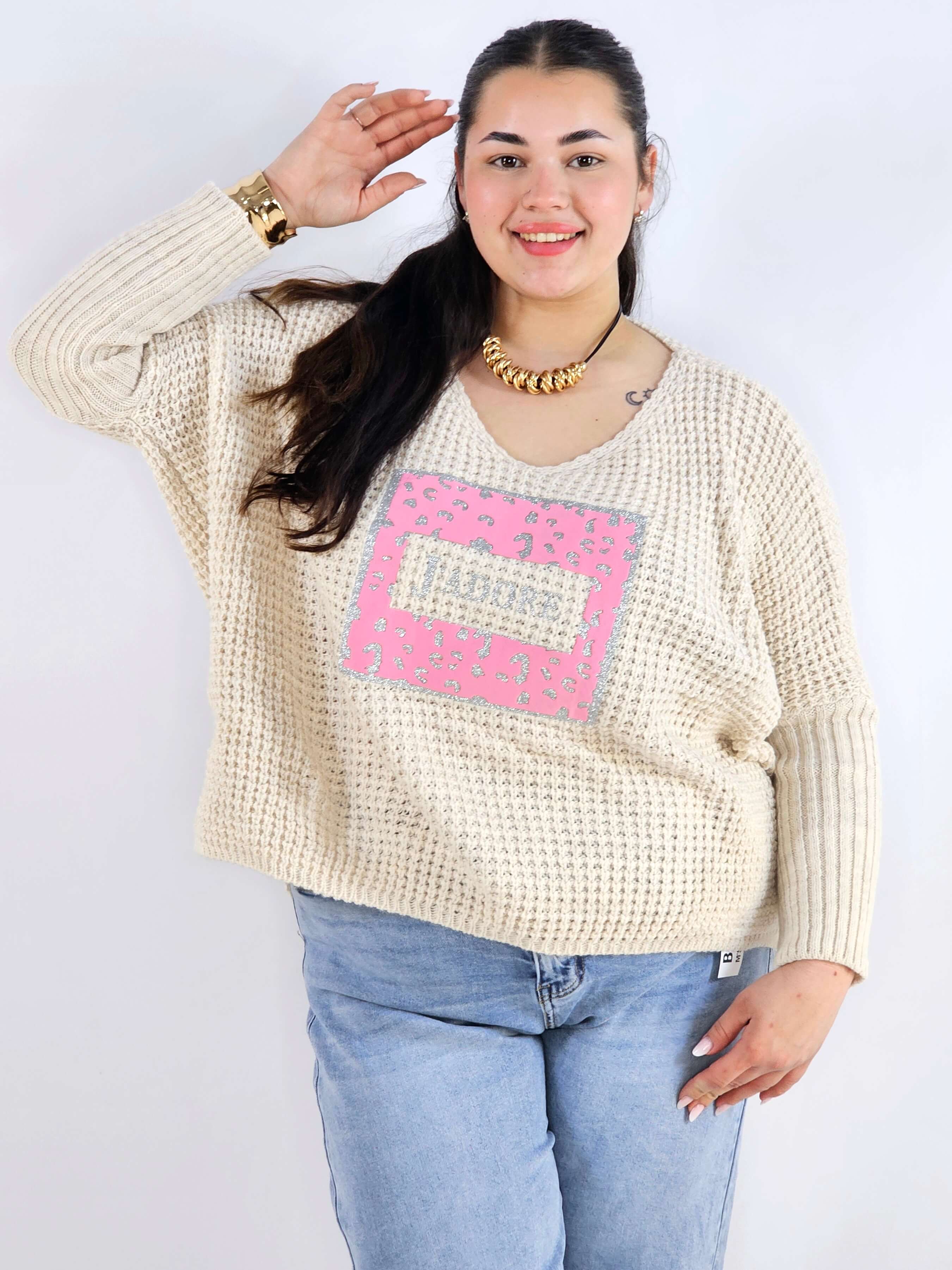 Sweter plus size z aplikacją J’adore – modny i kobiecy wybór. Stylowa XL